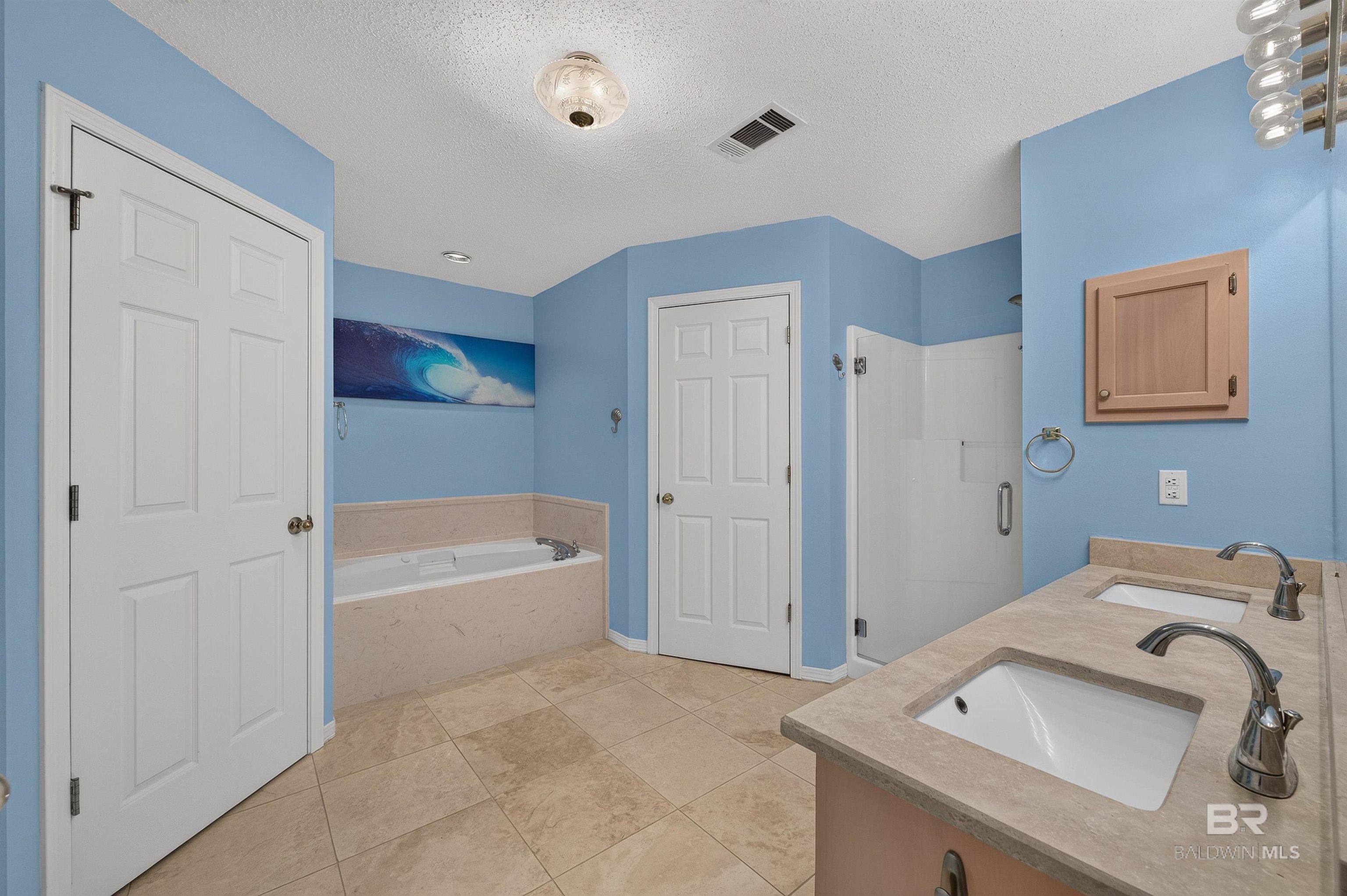 https://zimg.paragon.ice.com/ParagonImages/Property/PG/BCAR/398637/53/0/0/85948427e02810e3dc0081ebd234ee73/7/8f914319bbe7b1aff9b6b4c1be637a6e/398637-2e843548-0a01-425b-ae51-18fa1352f6bf.JPG