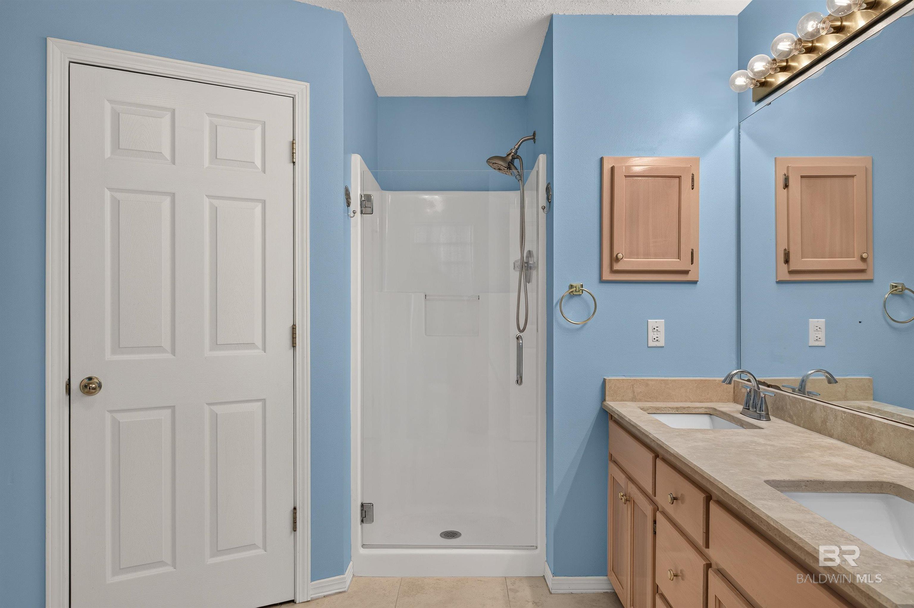 https://zimg.paragon.ice.com/ParagonImages/Property/PG/BCAR/398637/54/0/0/6a78c36a5b0c3e47ab152cf219318f3a/7/8f914319bbe7b1aff9b6b4c1be637a6e/398637-cee74e37-915b-4c35-b10f-471f4e70b91a.JPG