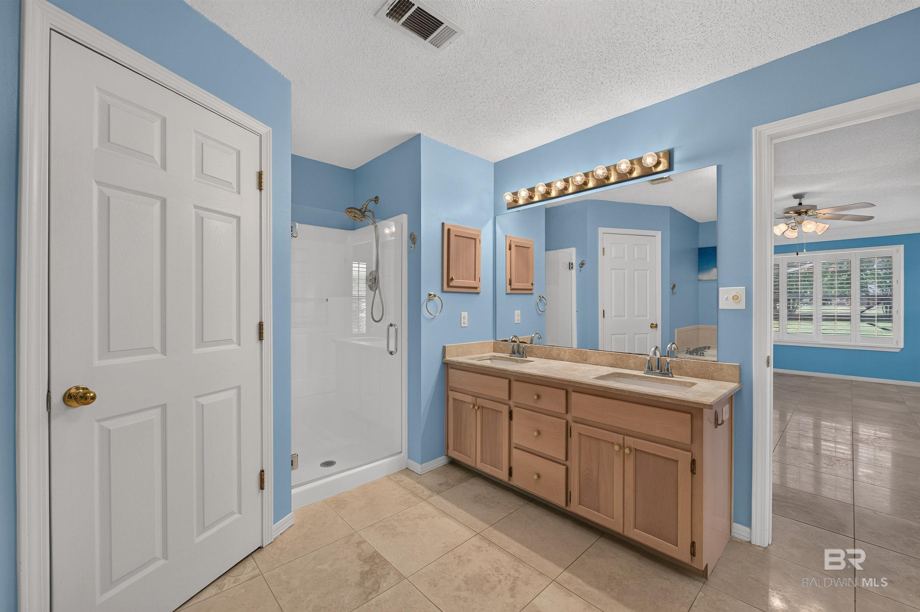 https://zimg.paragon.ice.com/ParagonImages/Property/PG/BCAR/398637/55/0/0/b0413a9b7c0e0424d55b0e96ba7f78ac/7/8f914319bbe7b1aff9b6b4c1be637a6e/398637-454b34da-b49b-466c-b7ba-63fbe4729abb.JPG
