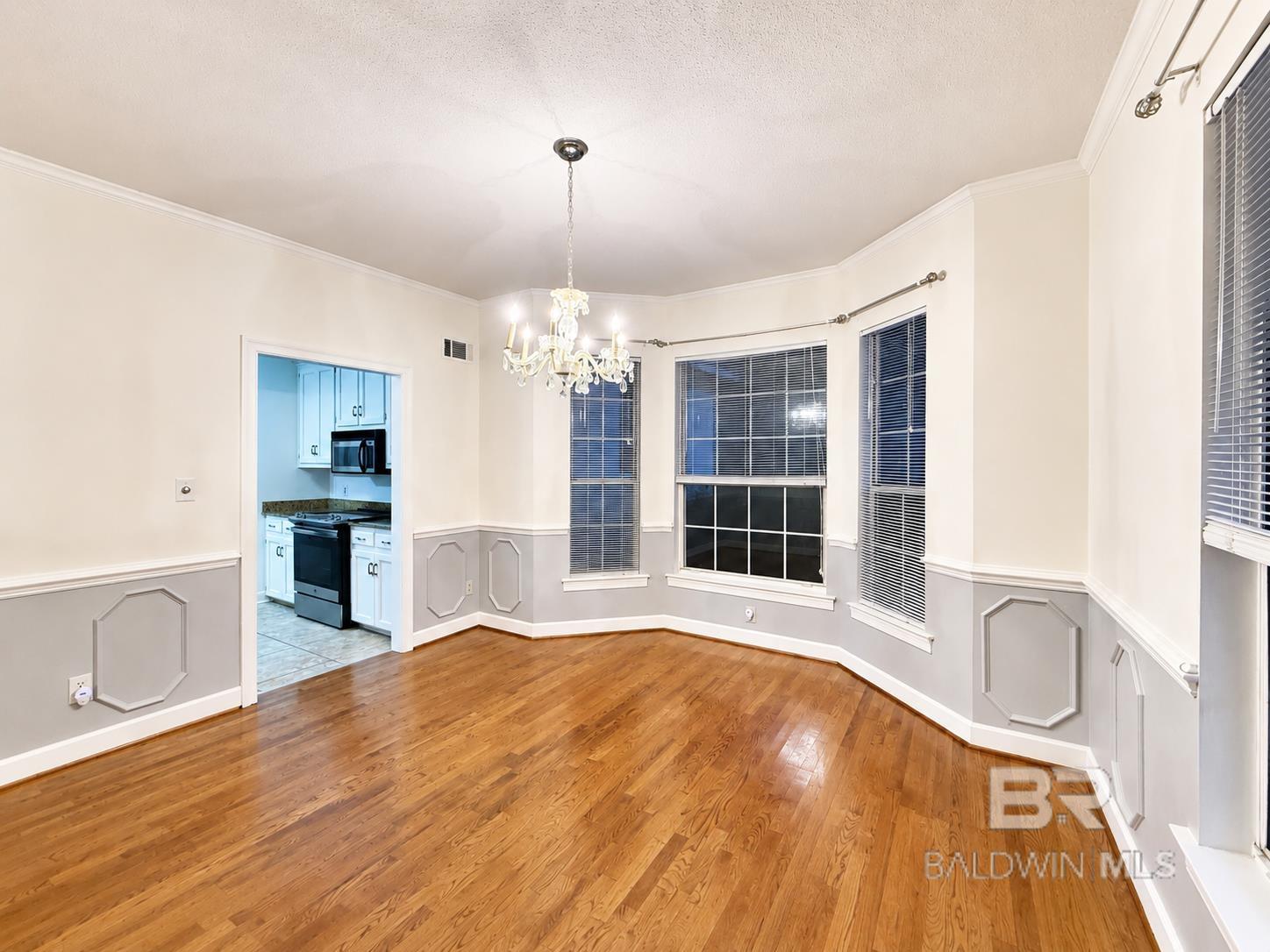 https://zimg.paragon.ice.com/ParagonImages/Property/PG/BCAR/398641/6/0/0/c2bba44cacee7a9550365331412a5804/7/57c05c41978ea922aa48e128c776cbbc/398641-5cacbfab-6467-416b-b801-765b862a5a67.JPG