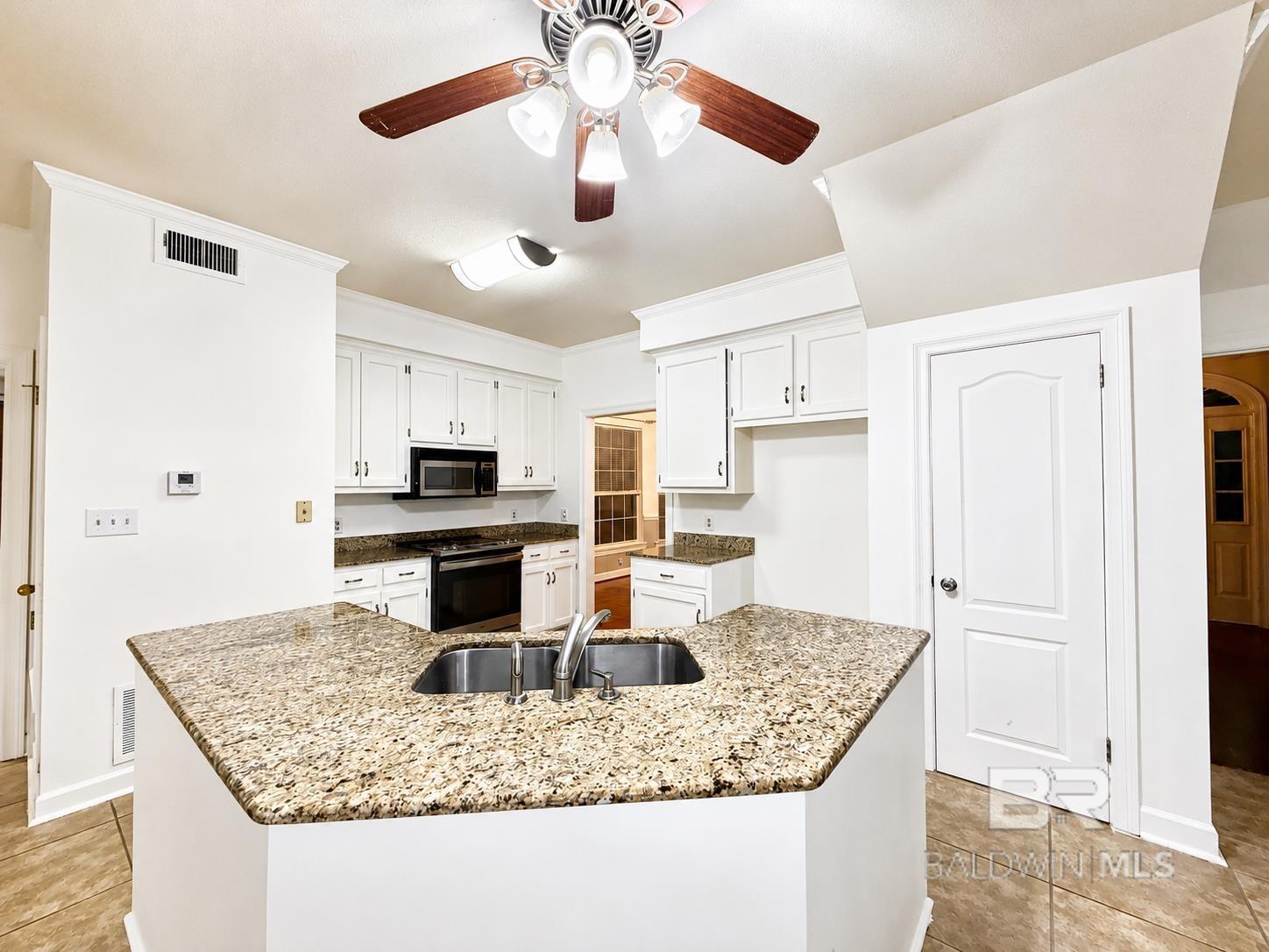 https://zimg.paragon.ice.com/ParagonImages/Property/PG/BCAR/398641/7/0/0/8115a3099b50c939d3d9f00055d925ed/7/57c05c41978ea922aa48e128c776cbbc/398641-46ff5d9b-7263-4fd0-b02a-fdca1a722d71.JPG