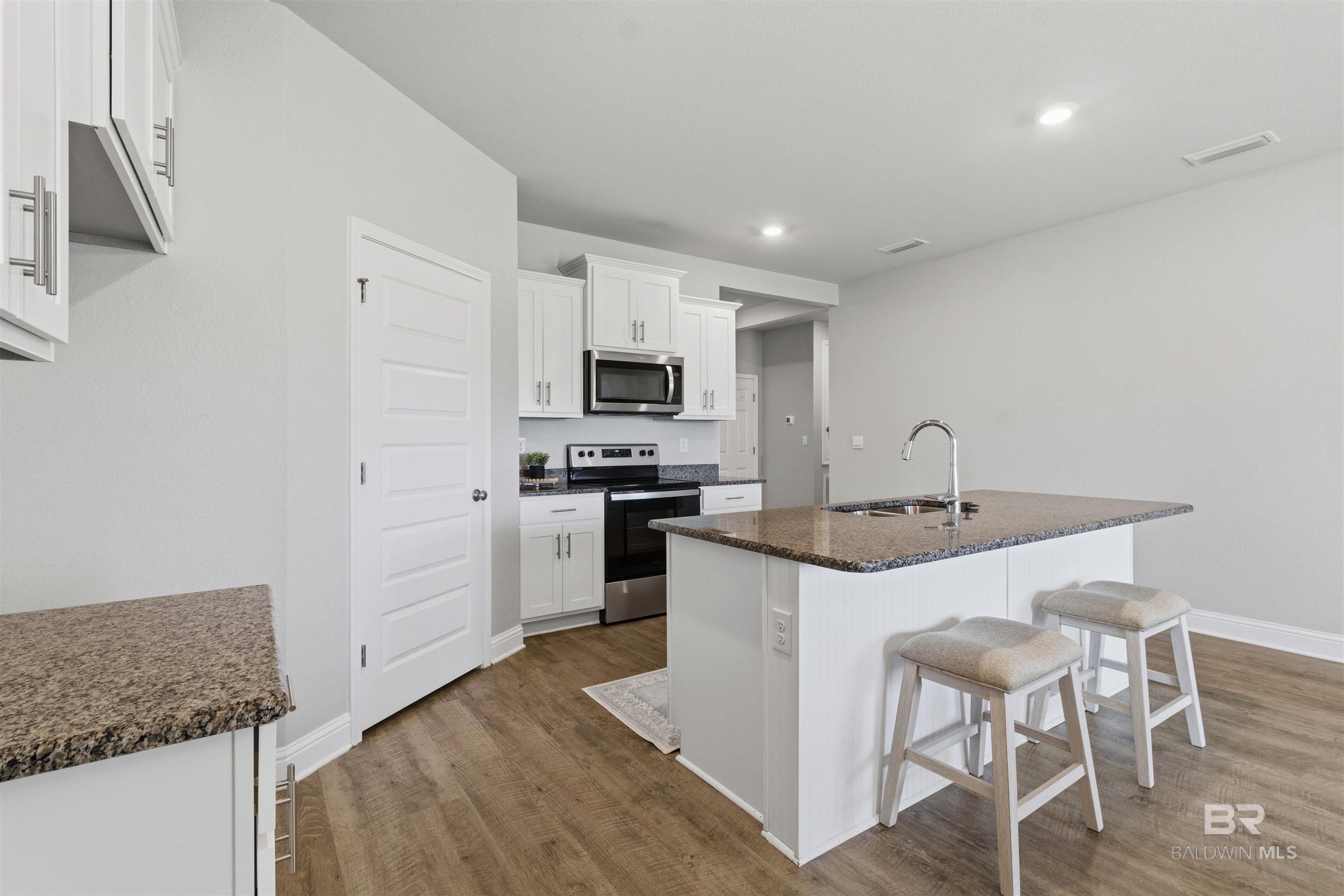 https://zimg.paragon.ice.com/ParagonImages/Property/PG/BCAR/398643/13/0/0/ab512bad40bf21ad005484e0ad9abbbe/7/cf3811ab8a5febbe56dd2de044a06d2d/398643-4975aee5-e789-40ce-b10c-26ed6d96c8c1.JPG
