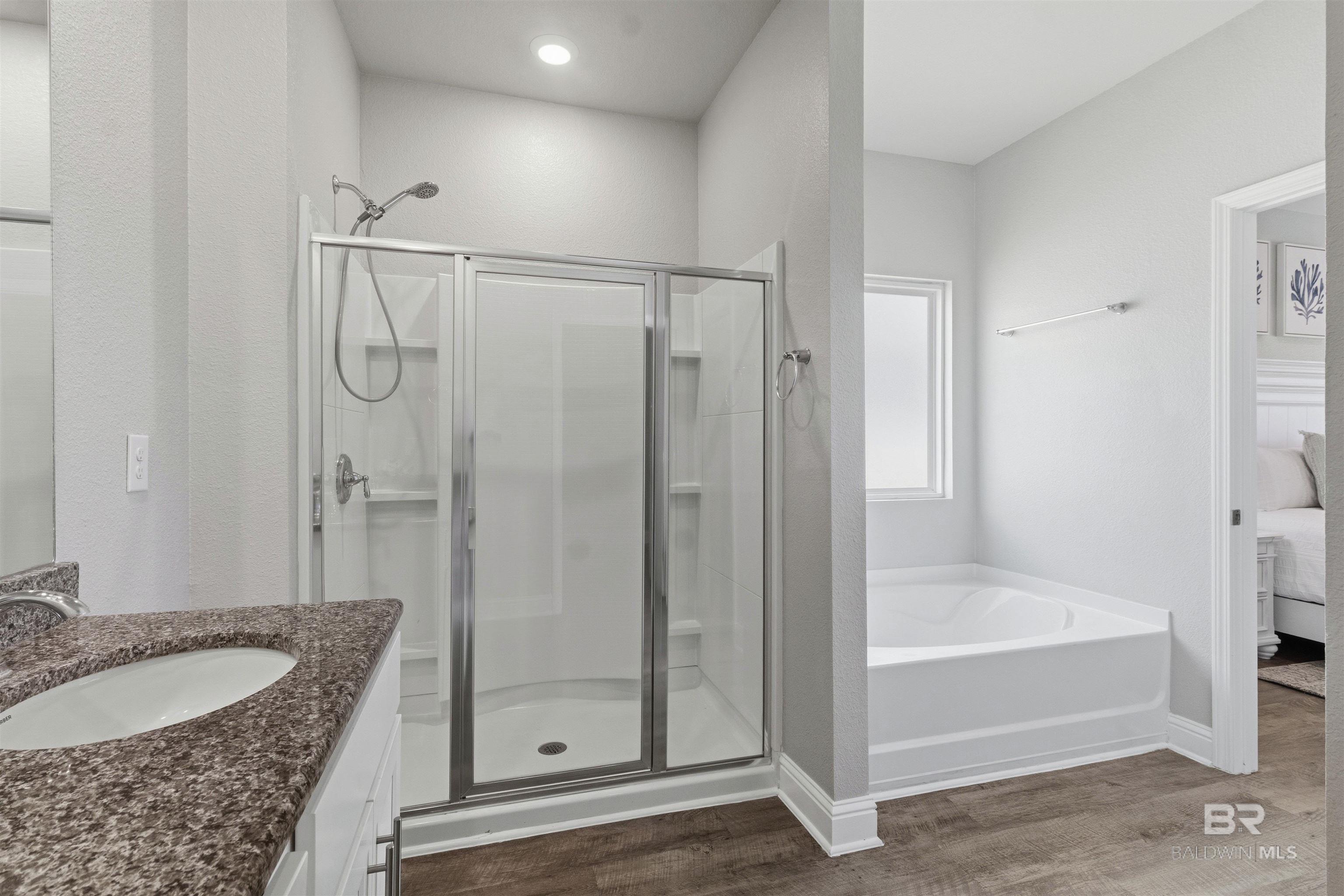 https://zimg.paragon.ice.com/ParagonImages/Property/PG/BCAR/398643/4/0/0/b3389efada1c3c7ea1390cd98d67f805/7/cf3811ab8a5febbe56dd2de044a06d2d/398643-1b29ea4d-124b-40de-bbca-e9975d148f9b.JPG