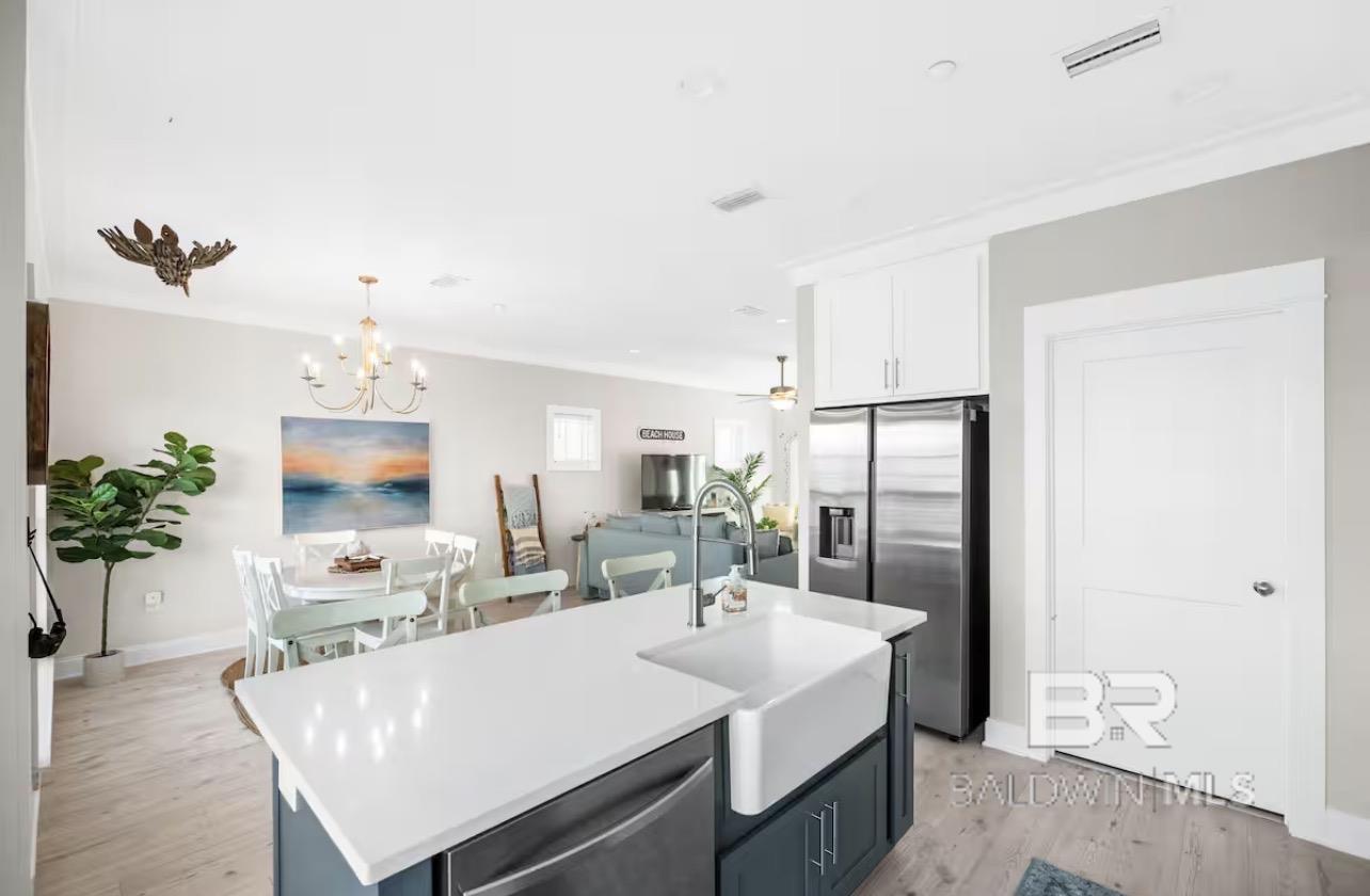 https://zimg.paragon.ice.com/ParagonImages/Property/PG/BCAR/398644/13/0/0/c70385e5f0e90111d63a77fa2c0feb1a/7/df6b338145c00aefb3935f6688f0341c/398644-349253ec-4df1-42a0-8f63-5c7f7166dd10.JPG