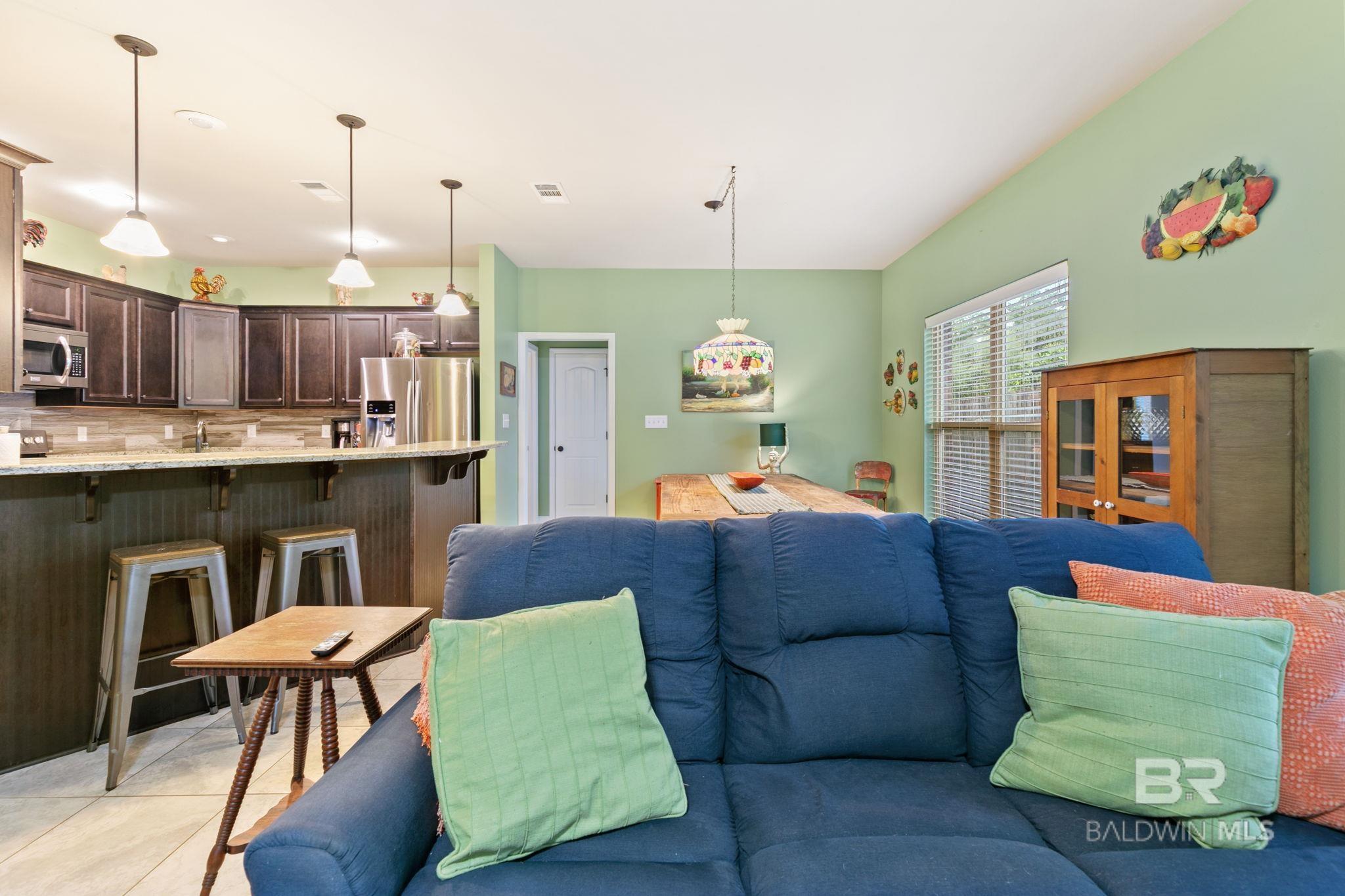 https://zimg.paragon.ice.com/ParagonImages/Property/PG/BCAR/398650/11/0/0/76cd2339a63f1bef0fa3050726096381/7/2c98ffbc63d102bb3753d160c895bd8e/398650-6d4edc2c-3ec5-4a17-87bb-d71d83f3297f.JPG