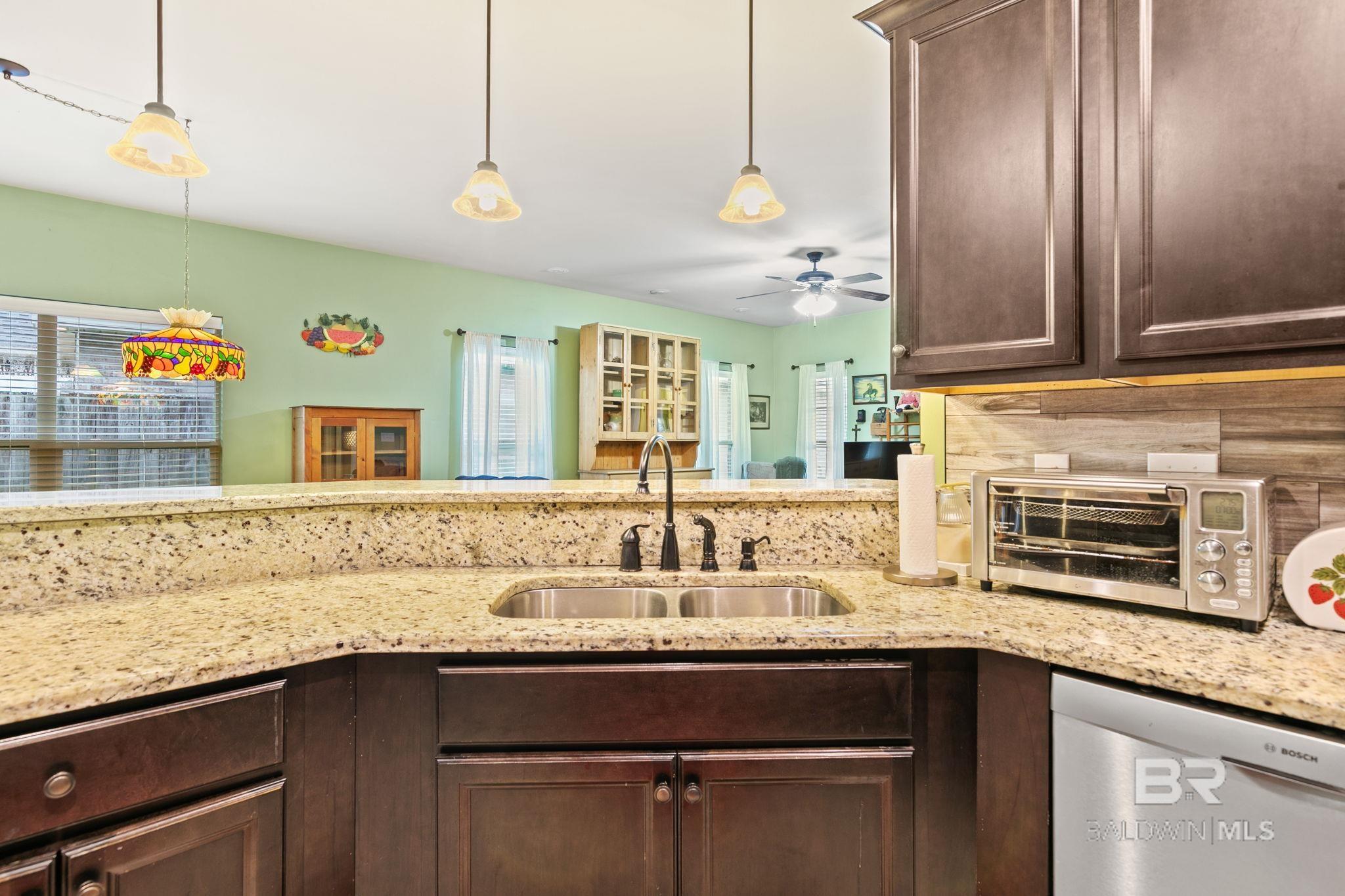 https://zimg.paragon.ice.com/ParagonImages/Property/PG/BCAR/398650/17/0/0/22c7fc95042ed12b83c07b46442cfc55/7/2c98ffbc63d102bb3753d160c895bd8e/398650-ca891418-78d1-46ee-9c14-a614dc50cb93.JPG