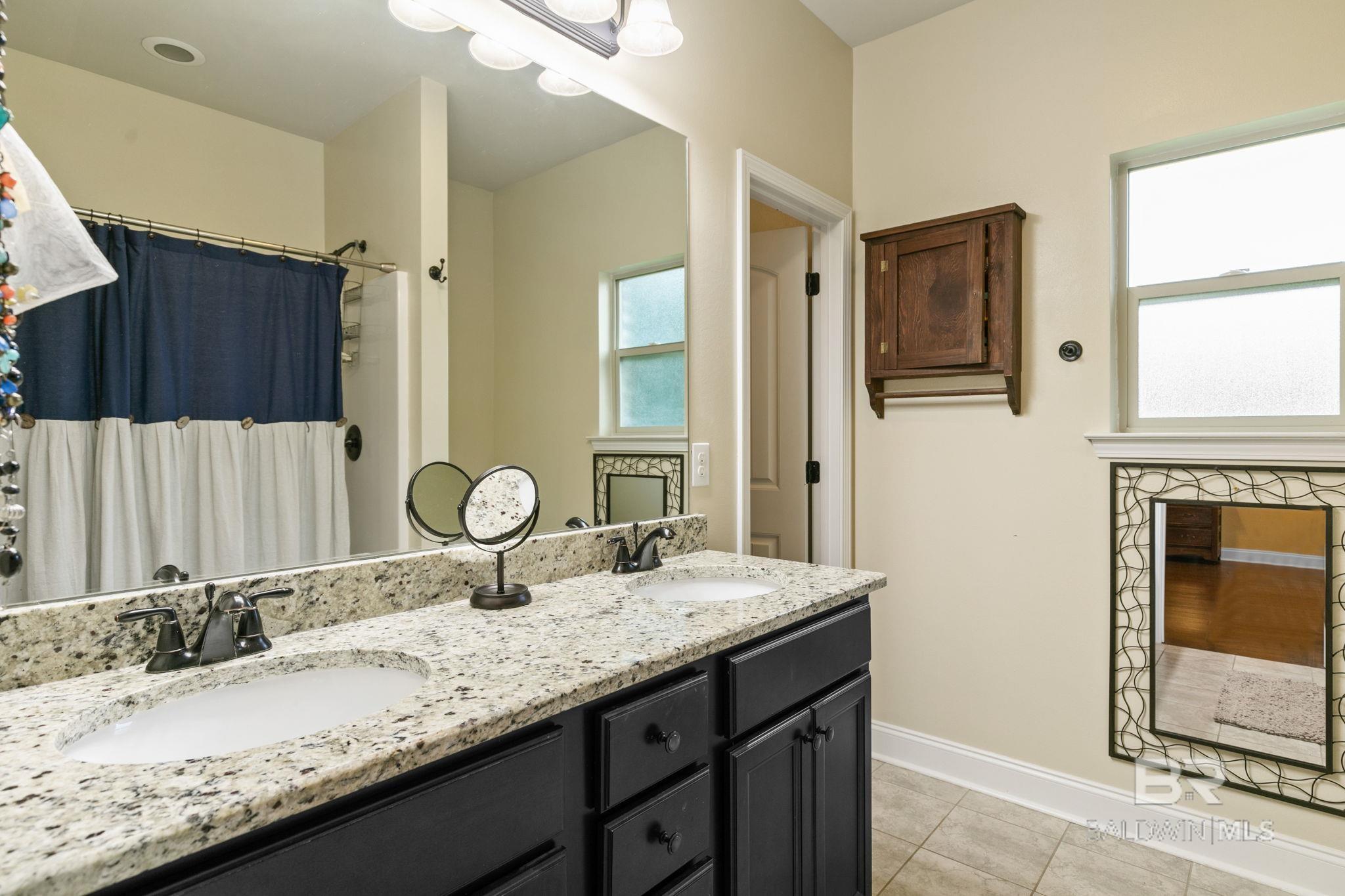 https://zimg.paragon.ice.com/ParagonImages/Property/PG/BCAR/398650/24/0/0/be7b49e78dba0cc7fc31bd6698114c27/7/2c98ffbc63d102bb3753d160c895bd8e/398650-95f811d5-11de-427a-bf70-b36f8c88e846.JPG