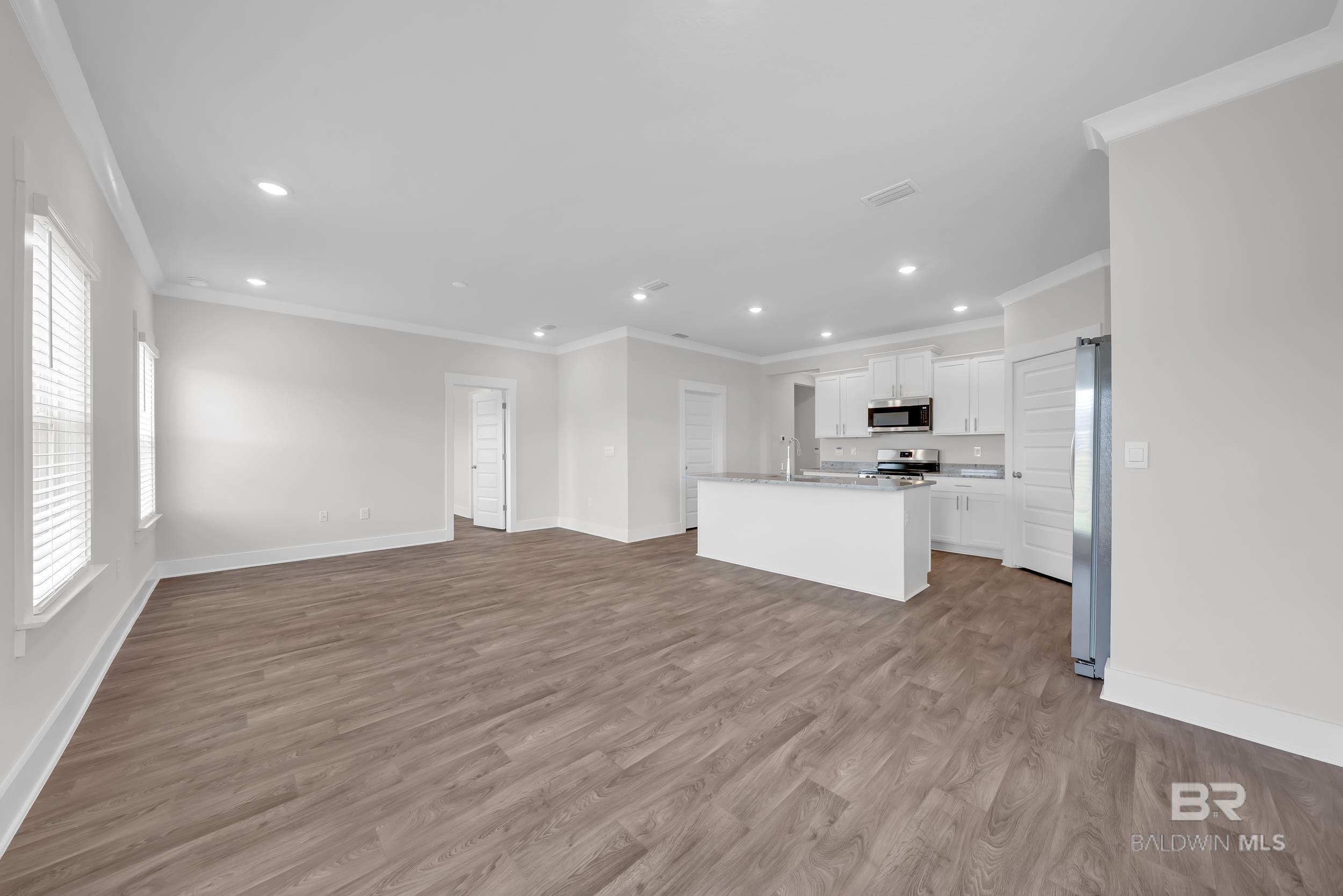 https://zimg.paragon.ice.com/ParagonImages/Property/PG/BCAR/398651/7/0/0/23e2bcce365b8387896fb84b1687797f/7/2e782e4fd9d4a0c153d5d690f580386e/398651-5d39ab1d-14e6-4e01-85d7-594a87d25825.JPG
