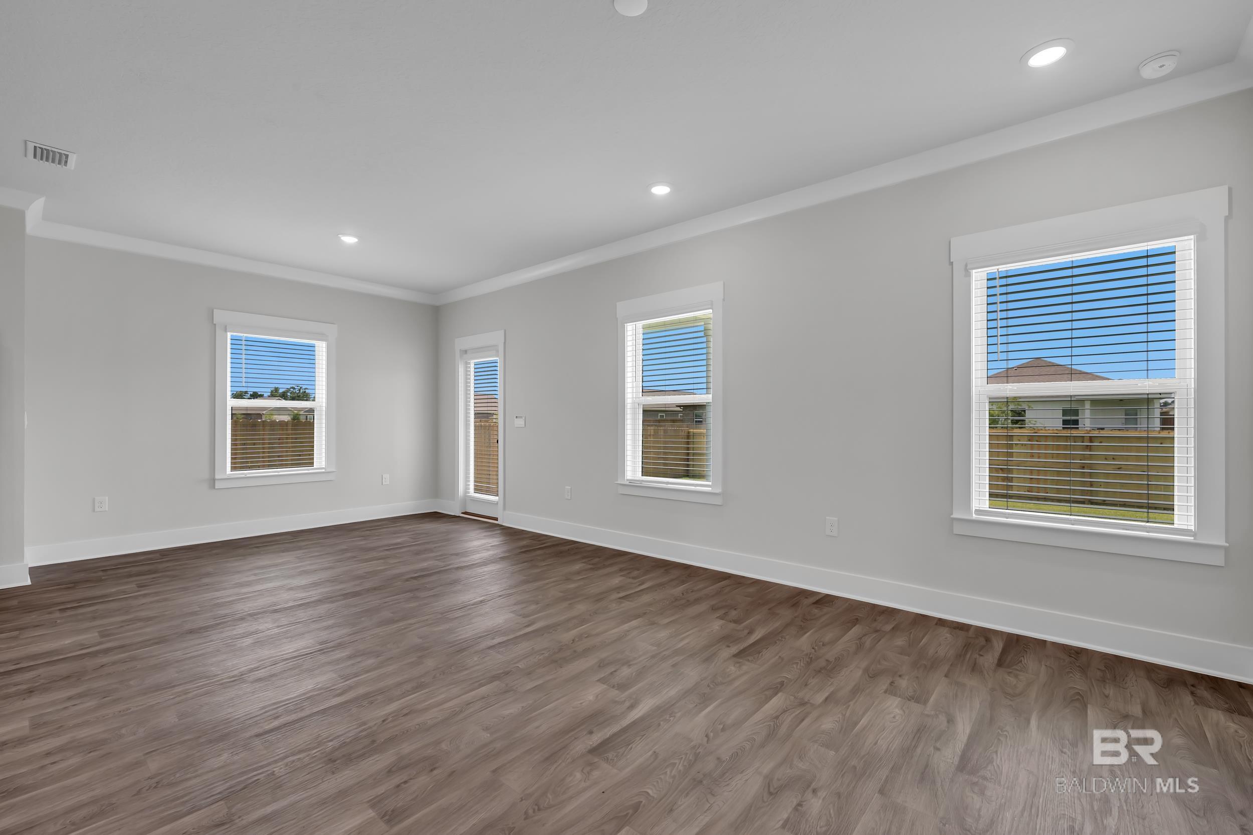 https://zimg.paragon.ice.com/ParagonImages/Property/PG/BCAR/398651/8/0/0/50b16ef27e703132e2deb33ab8a87a5a/7/2e782e4fd9d4a0c153d5d690f580386e/398651-bf0335c5-be1b-4ed4-9907-751c6ae9523b.JPG