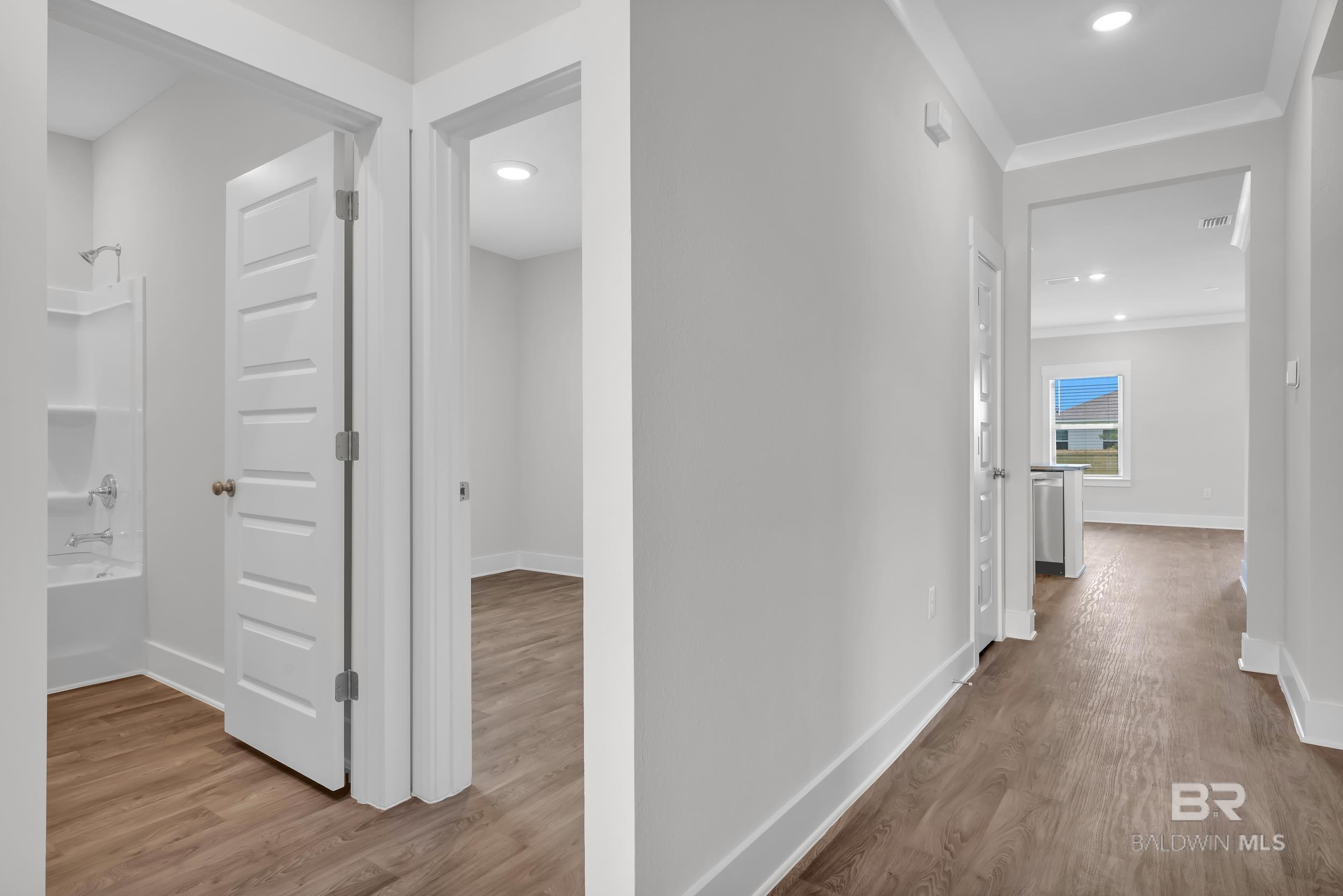 https://zimg.paragon.ice.com/ParagonImages/Property/PG/BCAR/398651/9/0/0/0c7a1ad0807e93d83f3411bdc3b9be20/7/2e782e4fd9d4a0c153d5d690f580386e/398651-9652c3b2-db30-4f3f-a912-420956cc016a.JPG