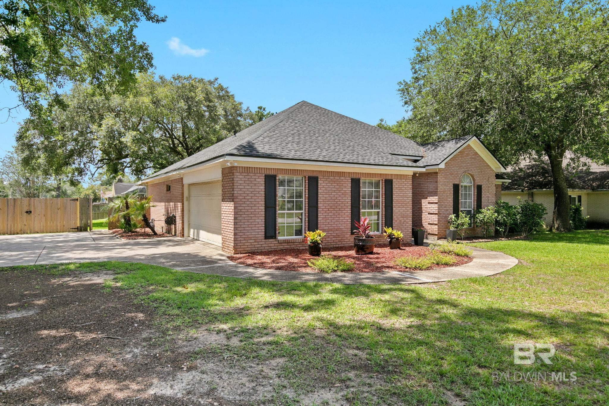 https://zimg.paragon.ice.com/ParagonImages/Property/PG/BCAR/398652/1/0/0/7c0866b4b778d0caa152fece3b9c3c99/7/4d1ac04e4f117995d58fe1064efe636d/398652-2cc38f9e-4feb-45b6-923a-82856e4def2b.JPG