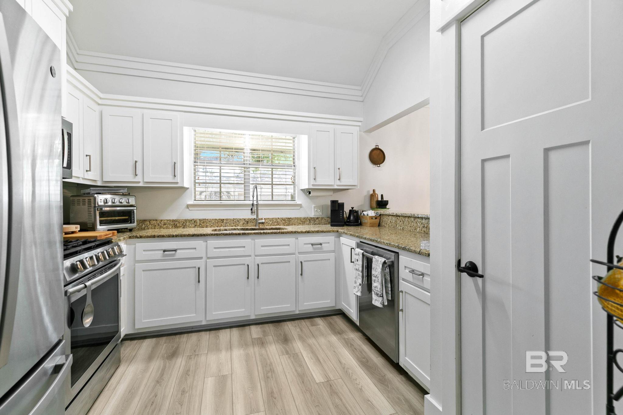 https://zimg.paragon.ice.com/ParagonImages/Property/PG/BCAR/398652/11/0/0/def88b5411dd86406732de4848aab6c6/7/4d1ac04e4f117995d58fe1064efe636d/398652-8832095f-3c4d-4e66-a17d-53f26a50670d.JPG