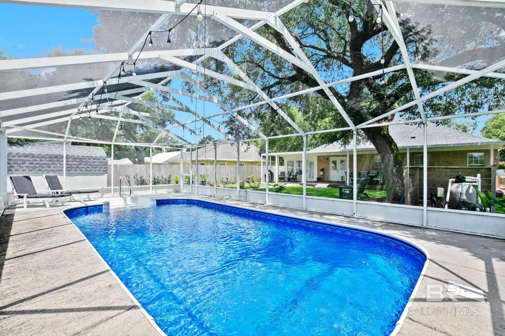 https://zimg.paragon.ice.com/ParagonImages/Property/PG/BCAR/398652/2/0/0/bbe794421578e3bd33cd73e7f7a468db/7/4d1ac04e4f117995d58fe1064efe636d/398652-91088804-a6a7-4e5e-9d12-a2d328d78c36.JPG