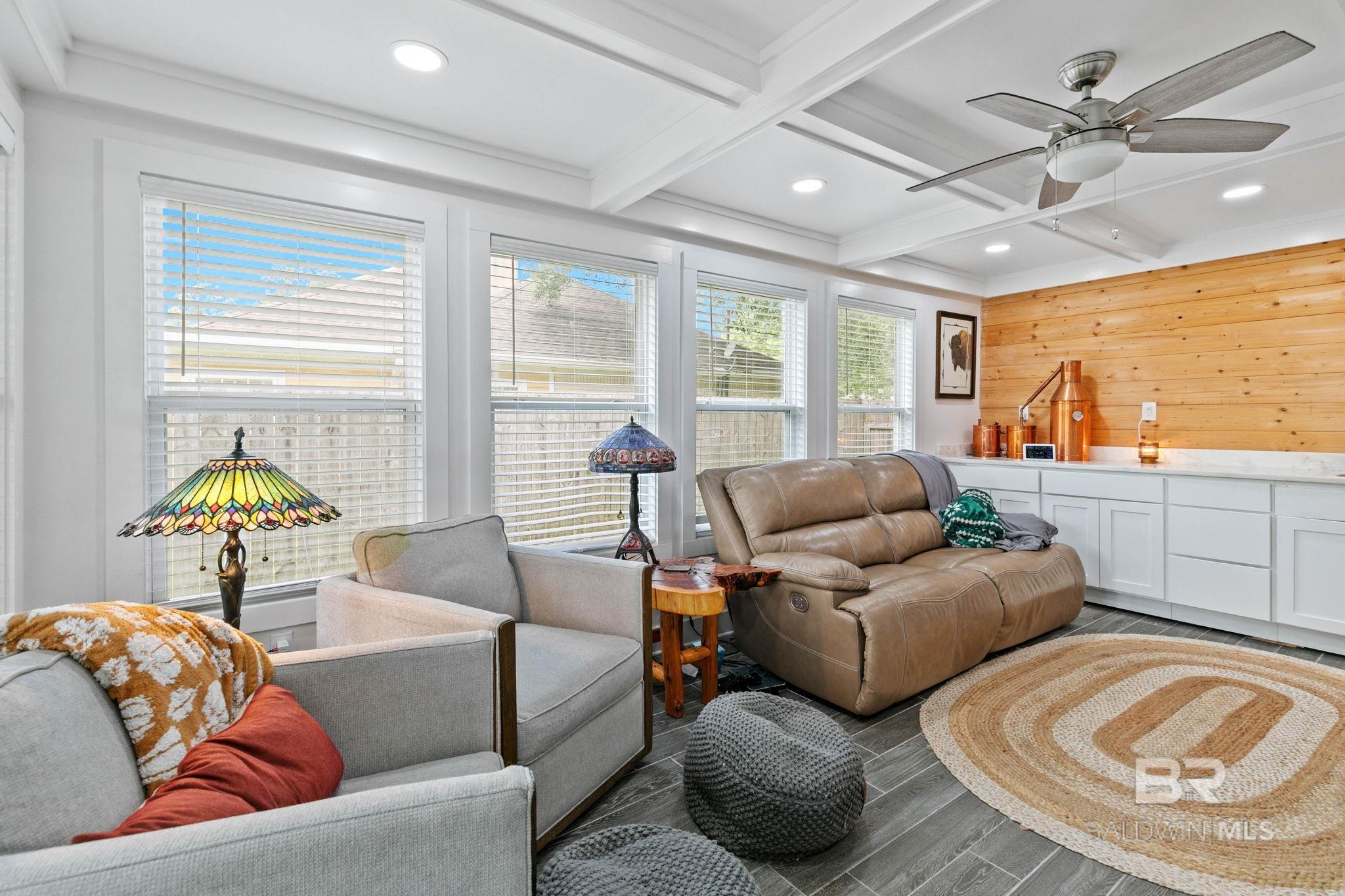 https://zimg.paragon.ice.com/ParagonImages/Property/PG/BCAR/398652/3/0/0/c39da62ce0b64078b16559df05e35d98/7/4d1ac04e4f117995d58fe1064efe636d/398652-6906400a-a25c-446b-8dc4-a1d067384ad6.JPG