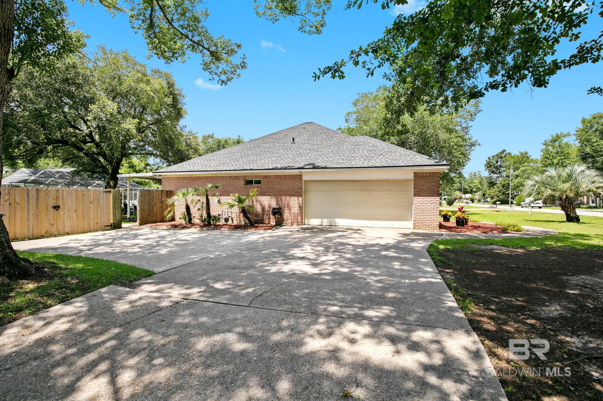 https://zimg.paragon.ice.com/ParagonImages/Property/PG/BCAR/398652/31/0/0/9aac9b87af5f6a4ff42487b392bed789/7/4d1ac04e4f117995d58fe1064efe636d/398652-50598115-0df7-47f4-a326-92e796bf6c2a.JPG