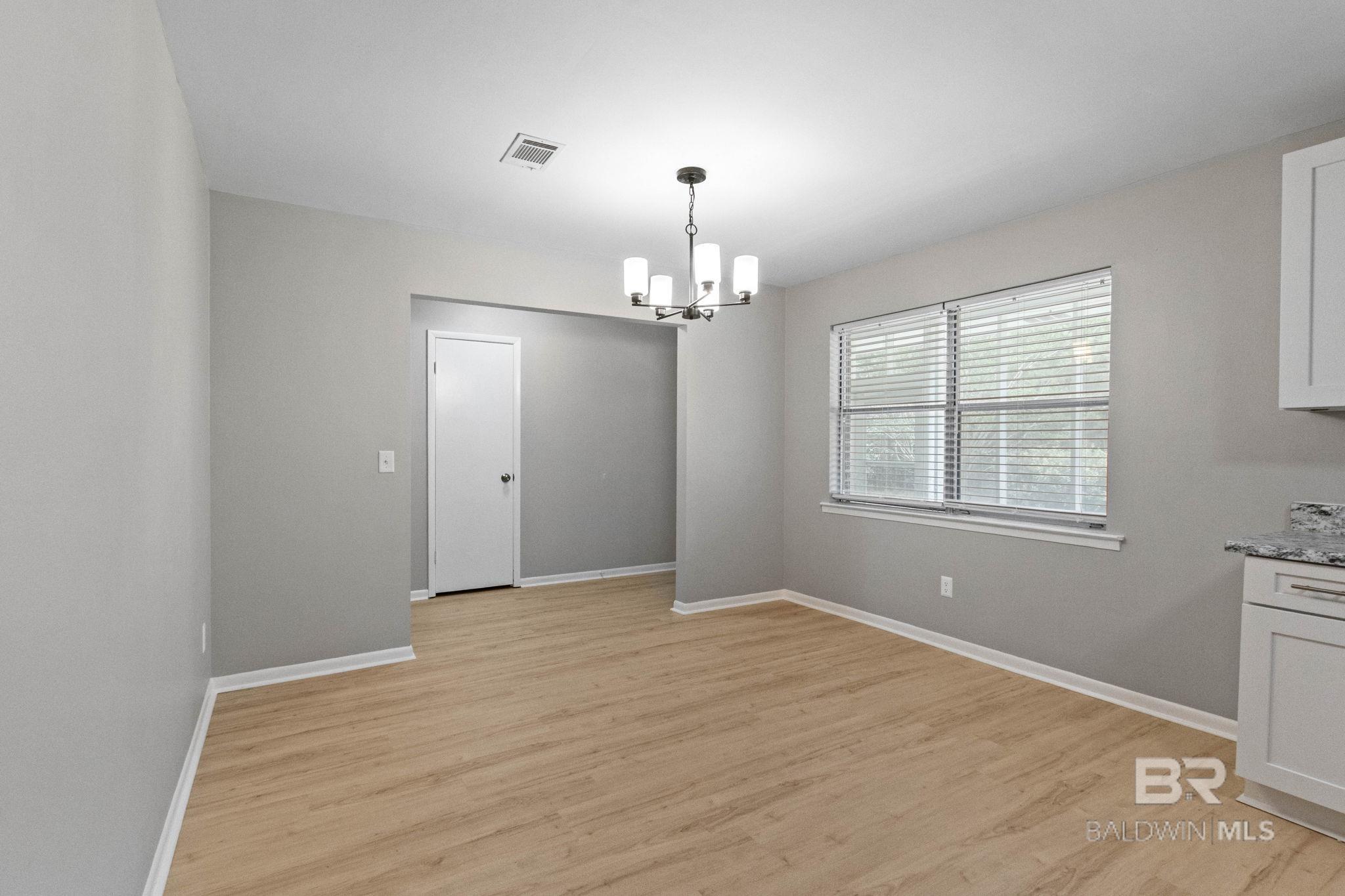 https://zimg.paragon.ice.com/ParagonImages/Property/PG/BCAR/398654/16/0/0/b5d99d555fb2cd3537a1b11509615d88/7/48c904ddc0ce49afabfb85dd29d4a145/398654-286a32d4-9f4b-4ed5-91d6-9a31861d82e9.JPG