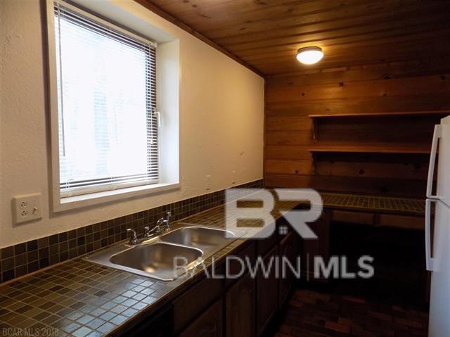 https://zimg.paragon.ice.com/ParagonImages/Property/PG/BCAR/398664/8/0/0/f8e256aeaba576c8774fd700960270c5/7/d52bb821fd053950c4fd5517614566a0/398664-02C65A86-8F51-48D9-BEE4-E5BA93FE6EA7.JPG