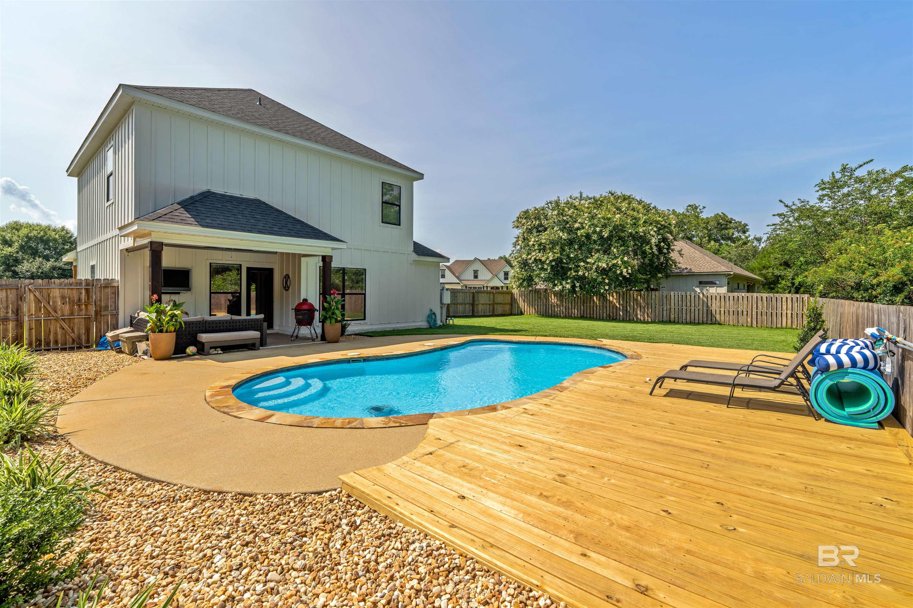 https://zimg.paragon.ice.com/ParagonImages/Property/PG/BCAR/398666/35/0/0/f064ac3c5920f9e8487f16602987f995/7/8f4cec3f3325dd74d501656deb546c92/398666-476d2f94-6c14-42f8-8cf1-13909bf933f9.JPG