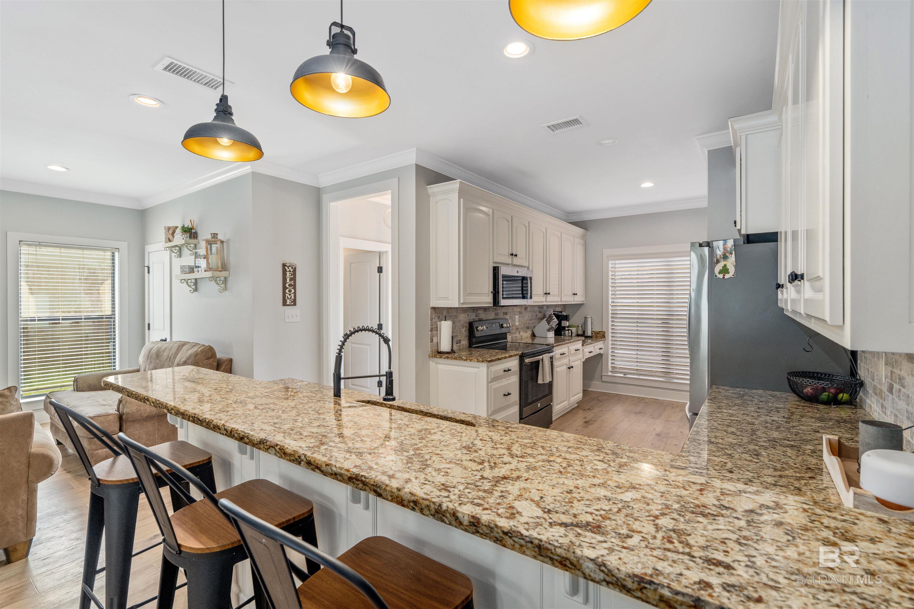 https://zimg.paragon.ice.com/ParagonImages/Property/PG/BCAR/398666/7/0/0/67c21b55e86295c1bf3e8e241a844475/7/8f4cec3f3325dd74d501656deb546c92/398666-2fd3fb43-054d-4d00-a1f6-8afaf8d0343e.JPG