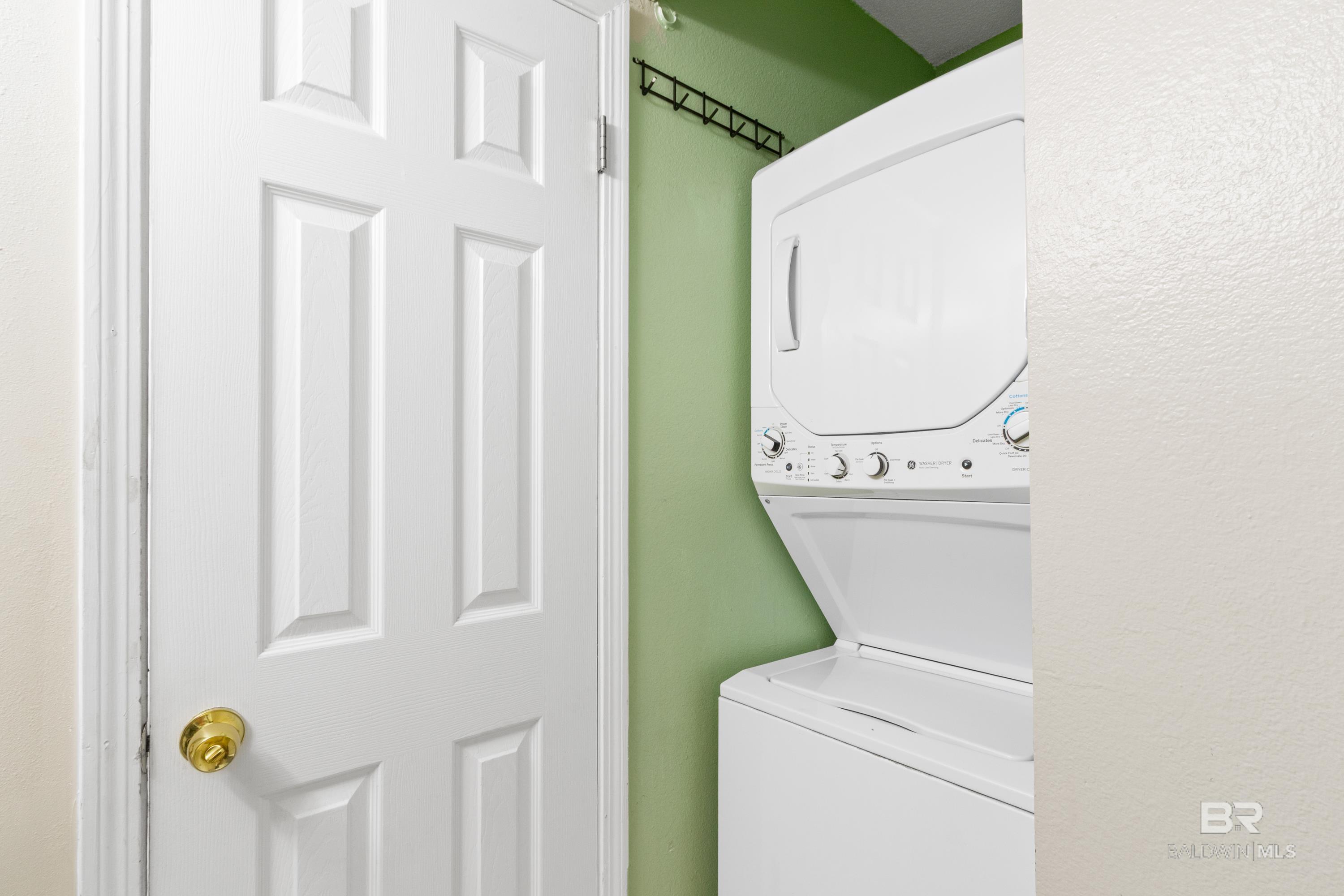 https://zimg.paragon.ice.com/ParagonImages/Property/PG/BCAR/398670/11/0/0/b953fc256203fd4c45dc8916f06561f3/7/3309c2e804346c8fa67b6e0adb23f356/398670-66cc0872-a63b-489b-9993-933a7cea4650.JPG