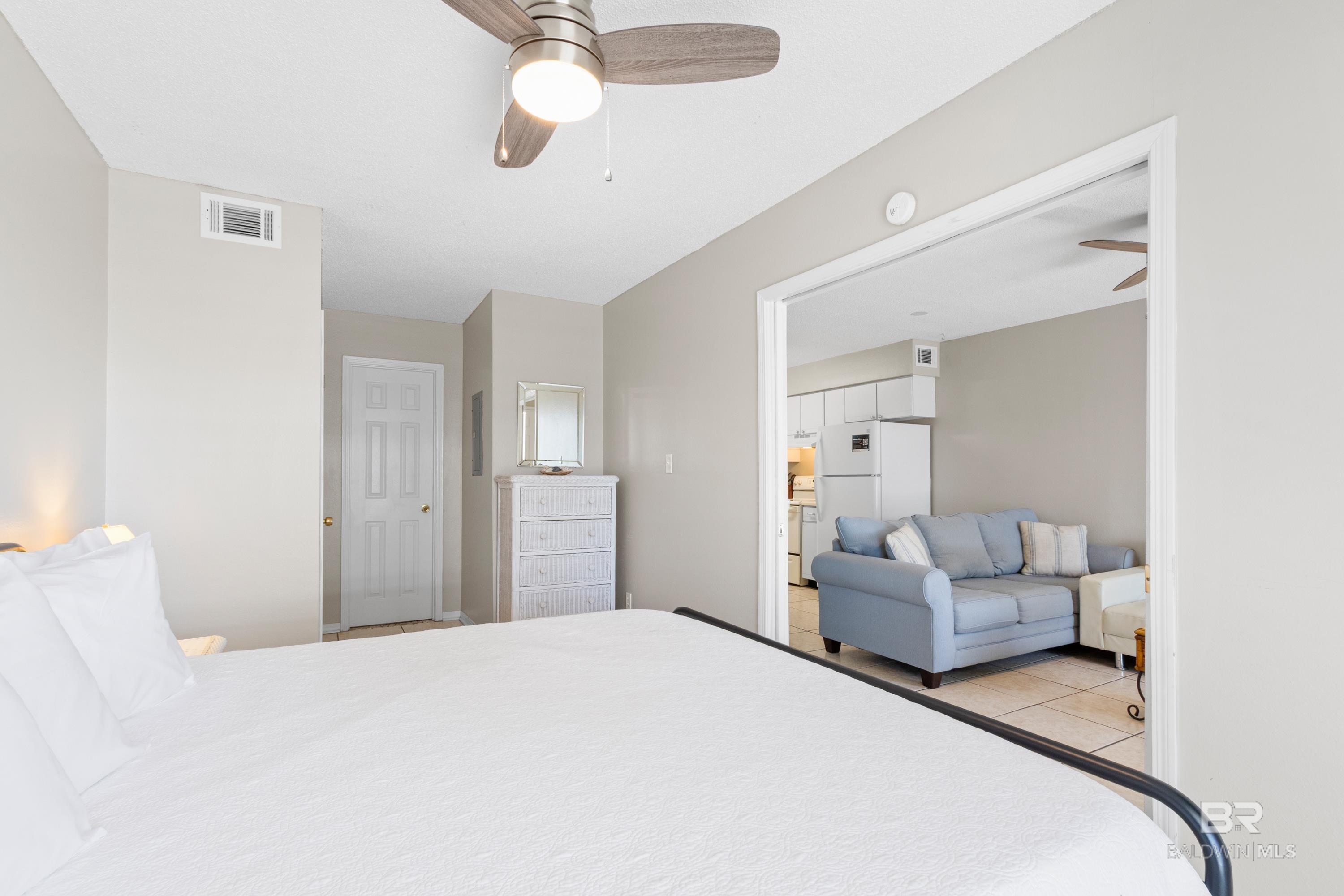 https://zimg.paragon.ice.com/ParagonImages/Property/PG/BCAR/398670/14/0/0/bfb557eb4c49deda6da18173b827f504/7/3309c2e804346c8fa67b6e0adb23f356/398670-4e1d0ade-9a74-4275-838c-d537bcc4ee5a.JPG