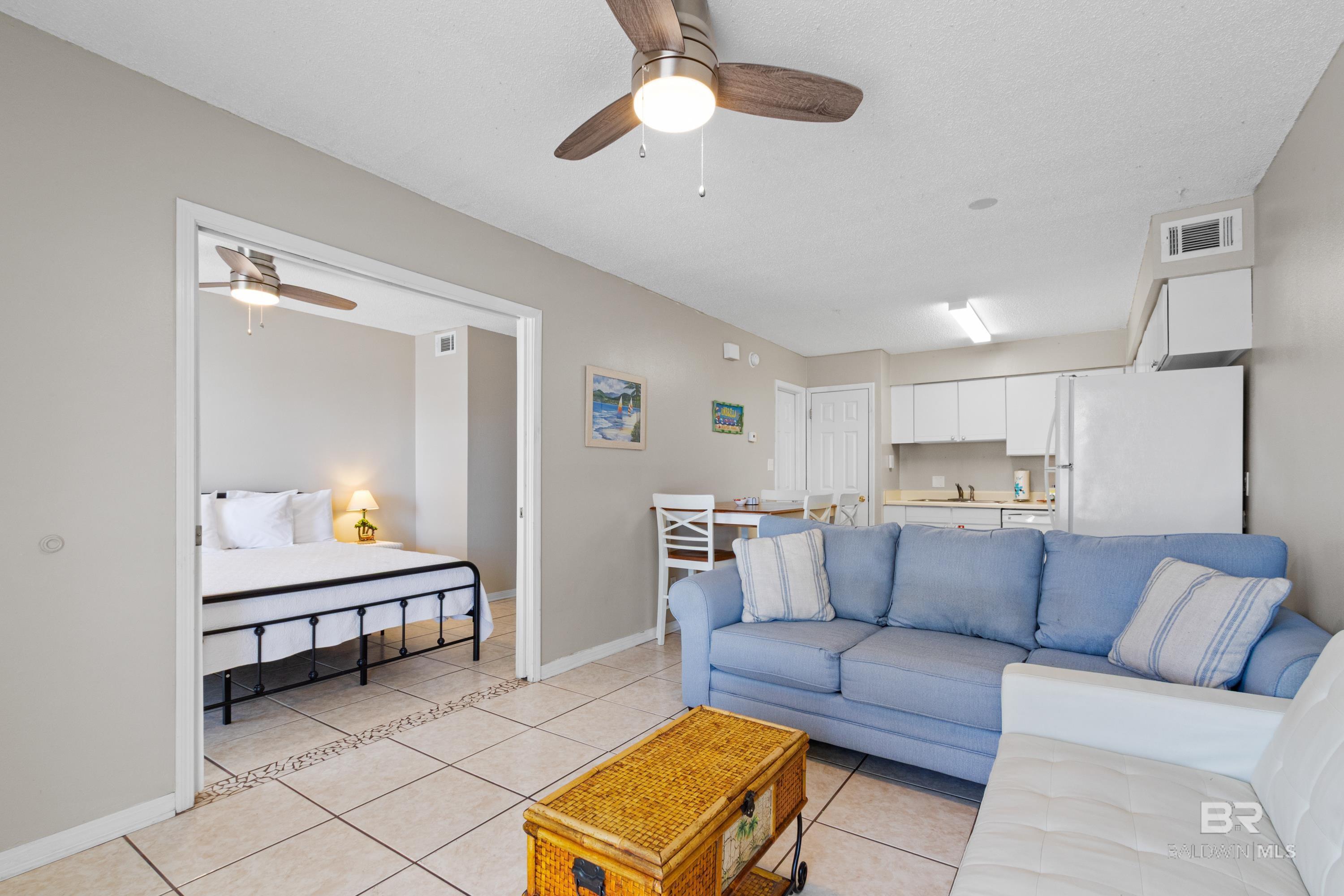 https://zimg.paragon.ice.com/ParagonImages/Property/PG/BCAR/398670/2/0/0/1ff8ffd3967350a11ba806f661e0e7c1/7/3309c2e804346c8fa67b6e0adb23f356/398670-34401c06-2824-47b6-9854-8352d183caee.JPG