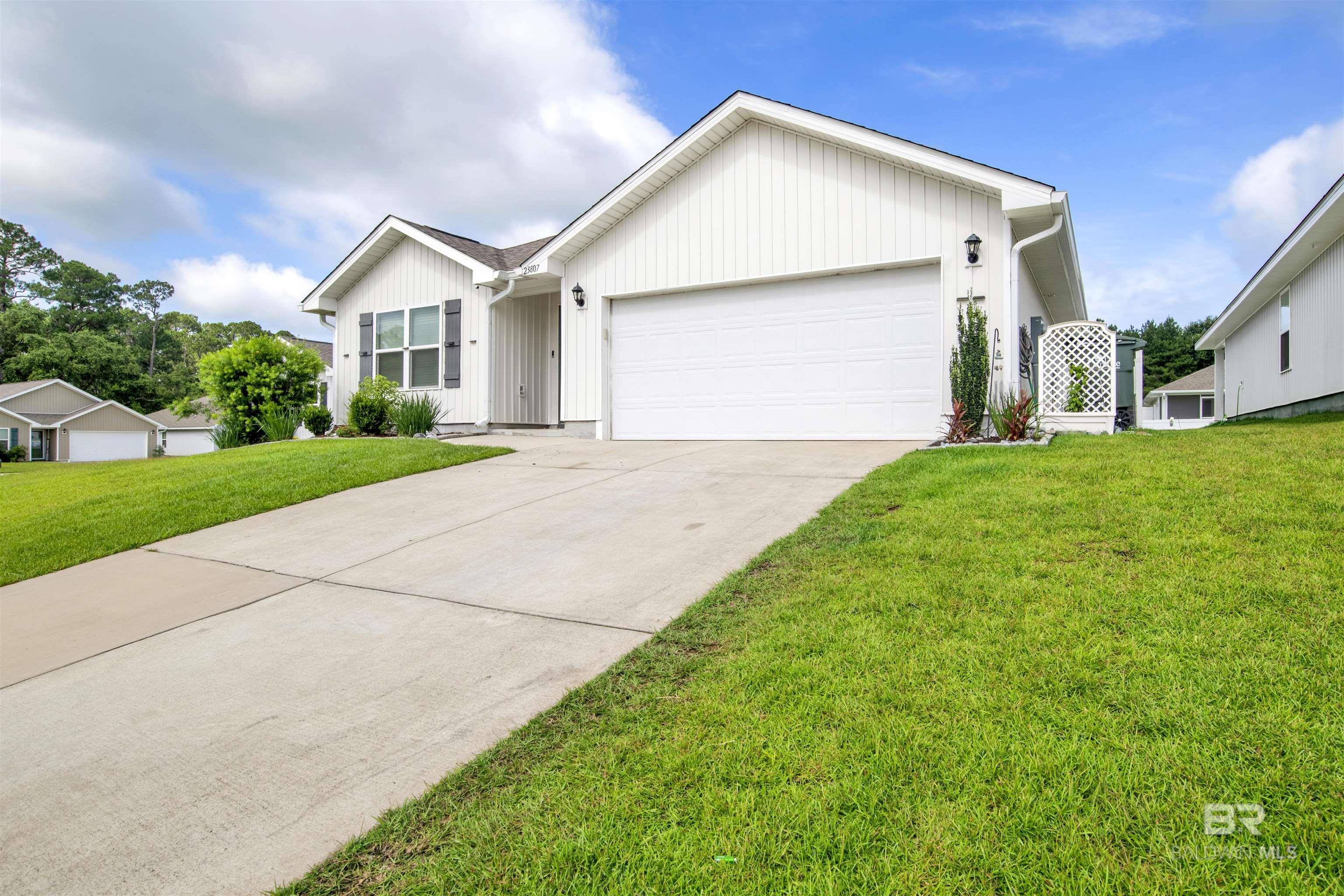 398681 | Photo 2