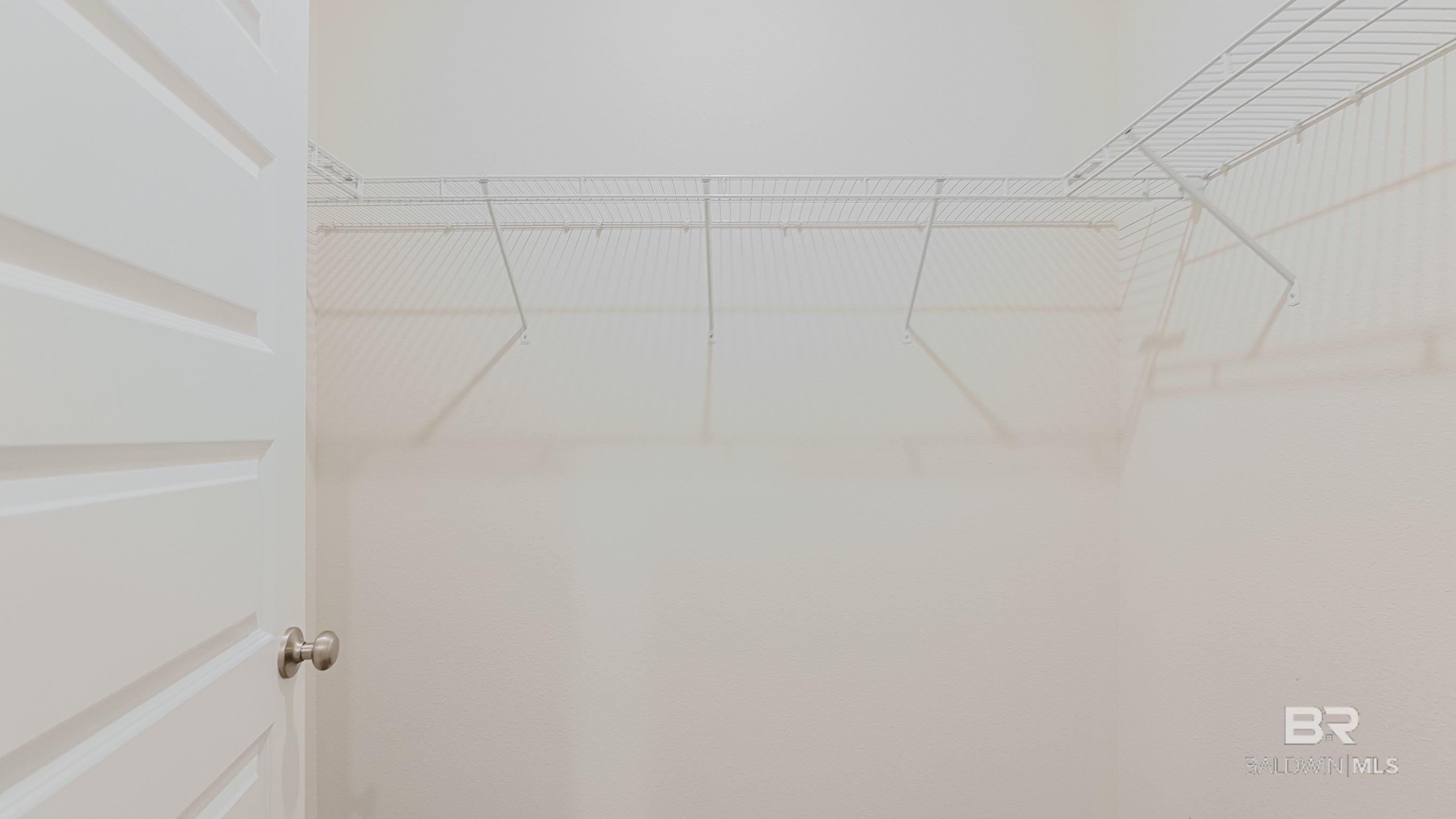 398696 | Photo 32