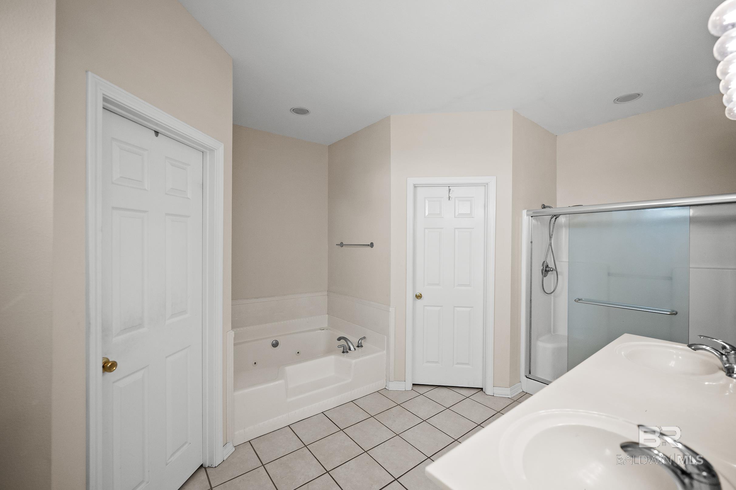 398701 | Photo 21