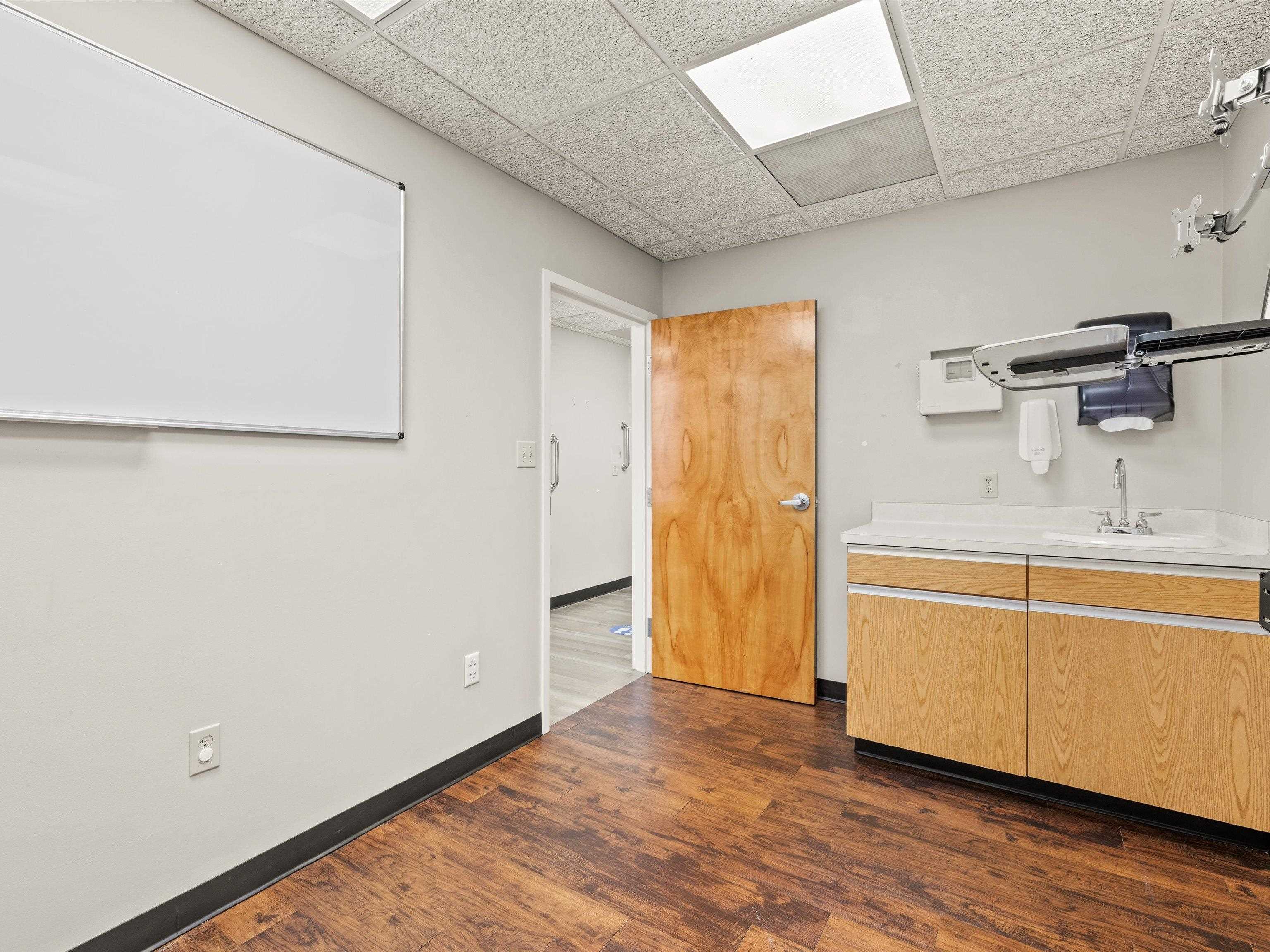 750 Salem Dr Suite 2-C, Owensboro, Kentucky 42303, ,Office,For Sale,Salem Dr Suite 2-C,90352