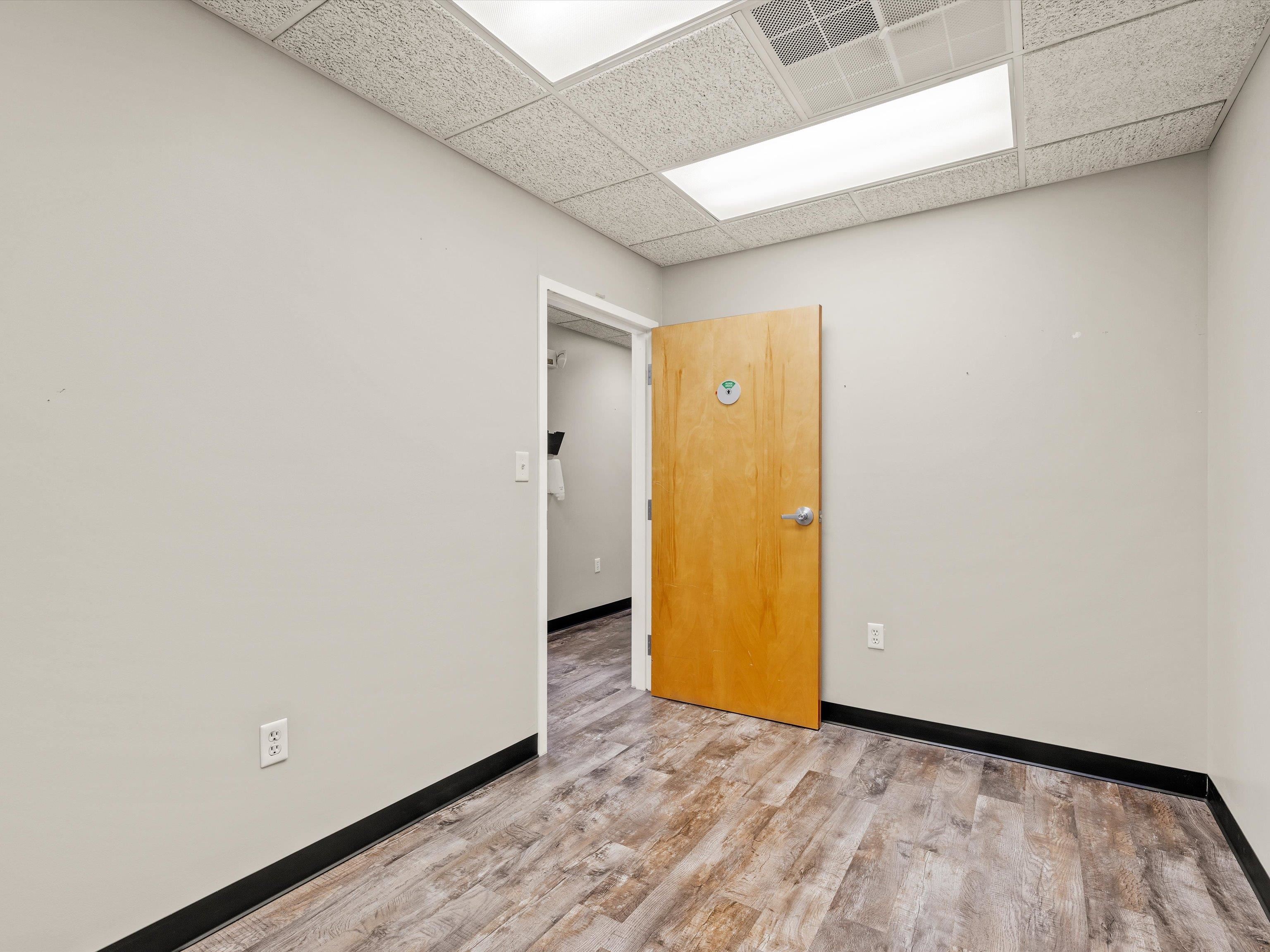 750 Salem Dr Suite 2-C, Owensboro, Kentucky 42303, ,Office,For Sale,Salem Dr Suite 2-C,90352