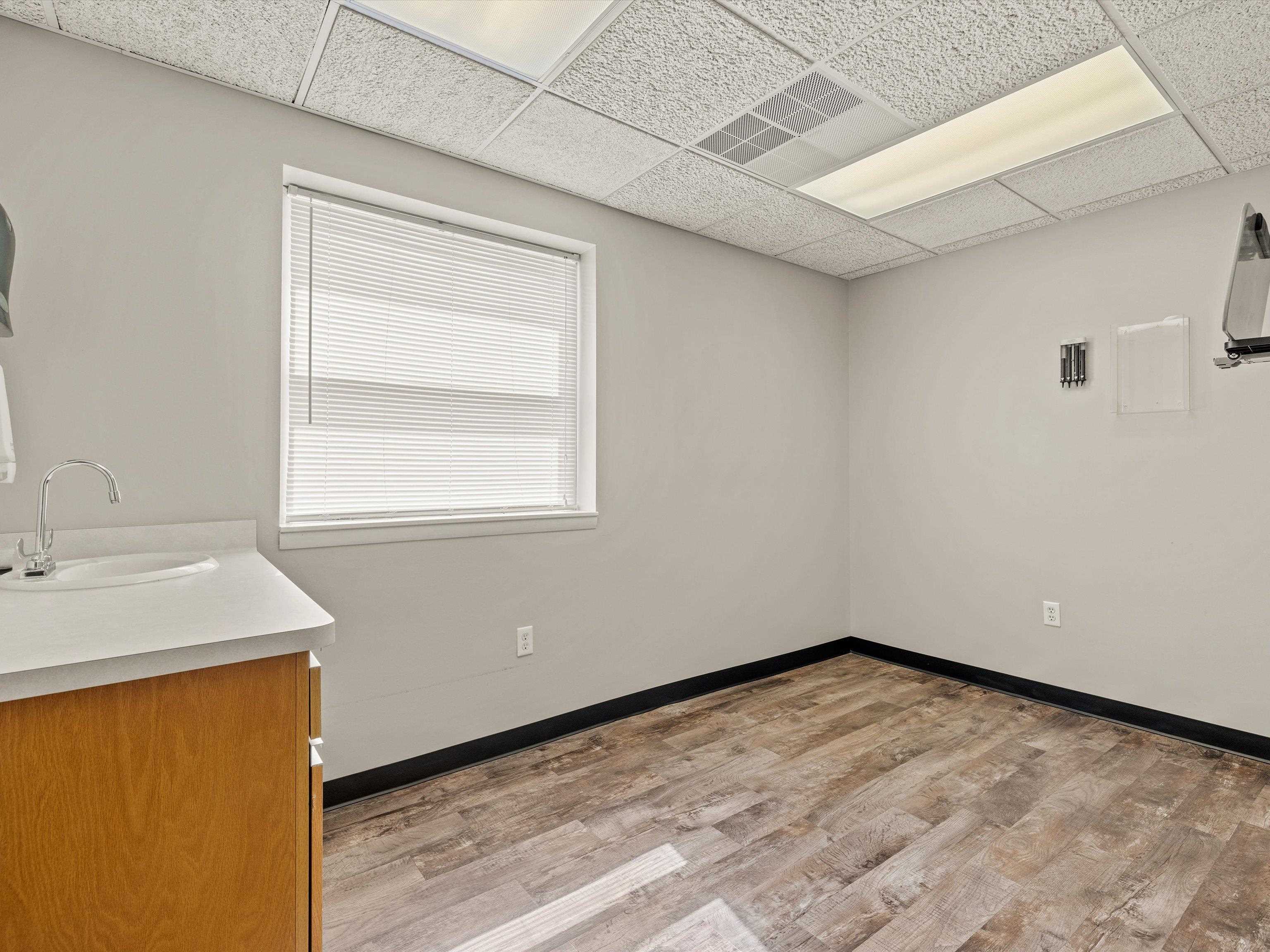 750 Salem Dr Suite 2-C, Owensboro, Kentucky 42303, ,Office,For Sale,Salem Dr Suite 2-C,90352