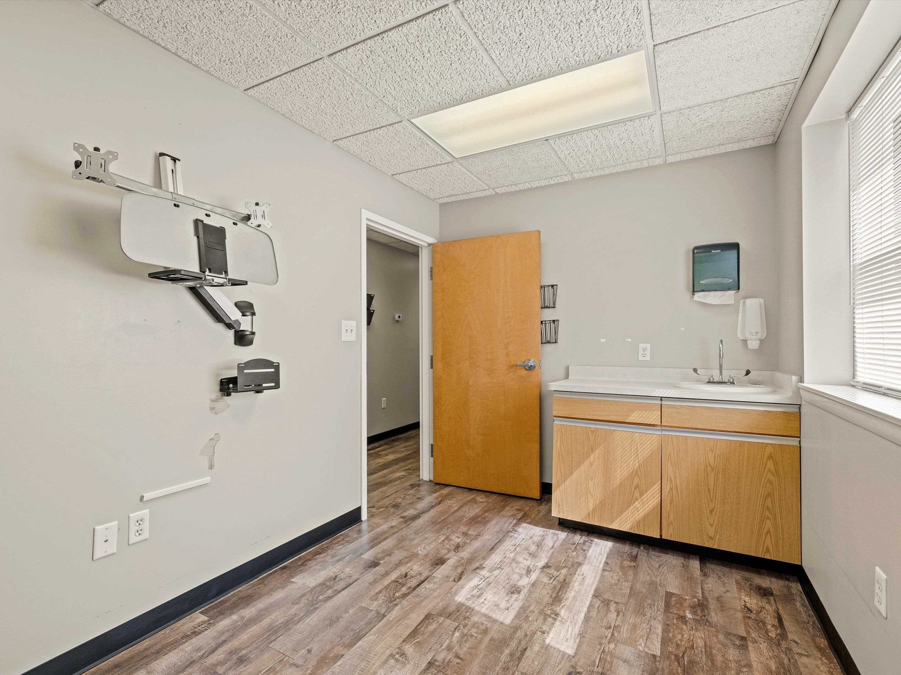 750 Salem Dr Suite 2-C, Owensboro, Kentucky 42303, ,Office,For Sale,Salem Dr Suite 2-C,90352