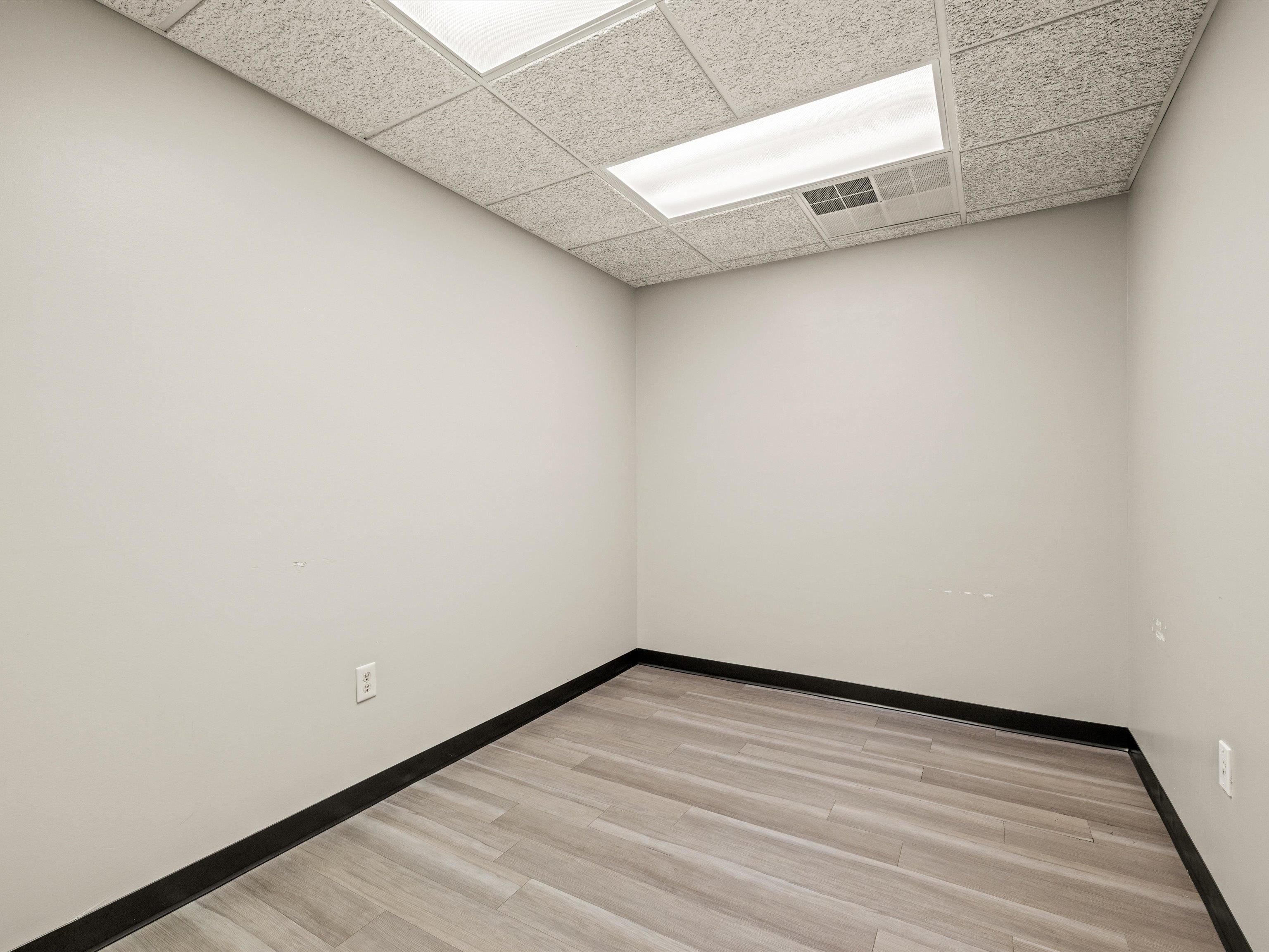 750 Salem Dr Suite 2-D, Owensboro, Kentucky 42303, ,Office,For Sale,Salem Dr Suite 2-D,90353