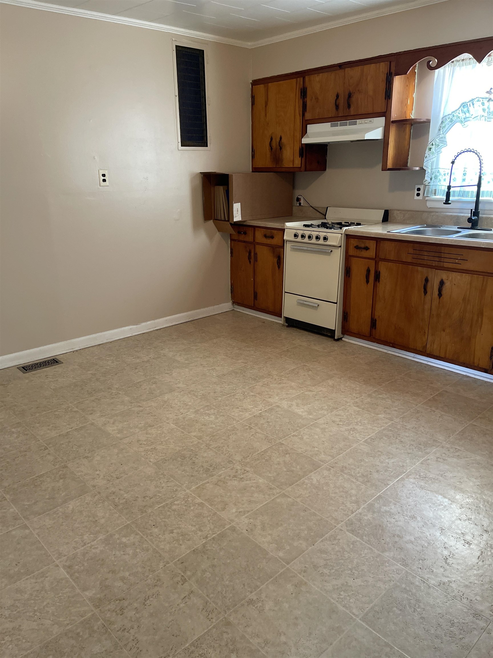 1106 Perkins Road, Central City, Kentucky 43330, 3 Bedrooms Bedrooms, ,1 BathroomBathrooms,Single Family Residence,For Sale,Perkins Road,91341