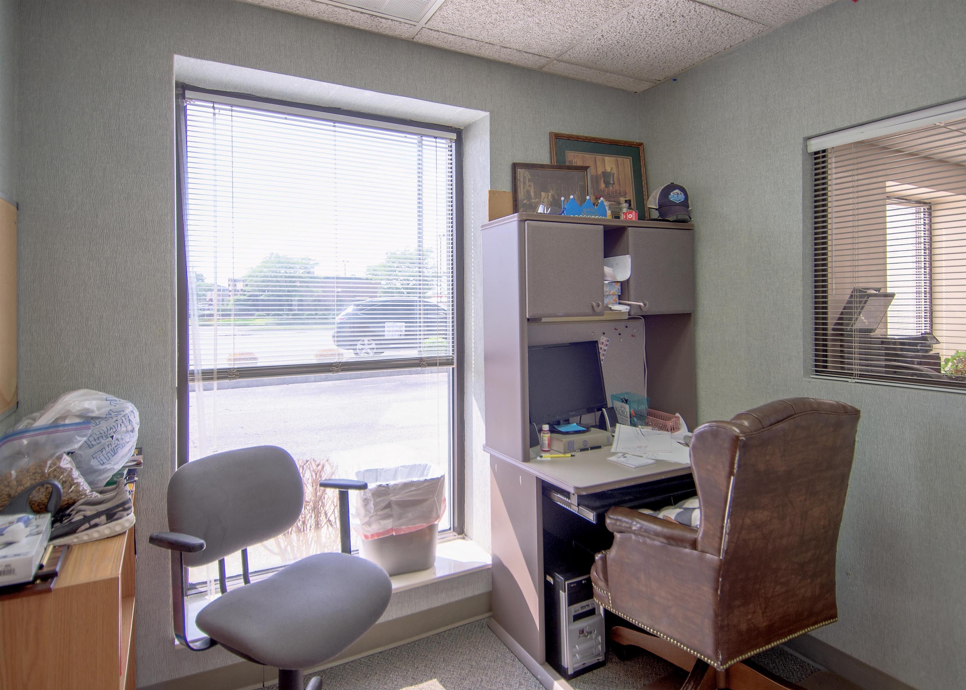 750 Salem Drive, Owensboro, Kentucky 42303, ,Office,For Sale,Salem Drive,91402