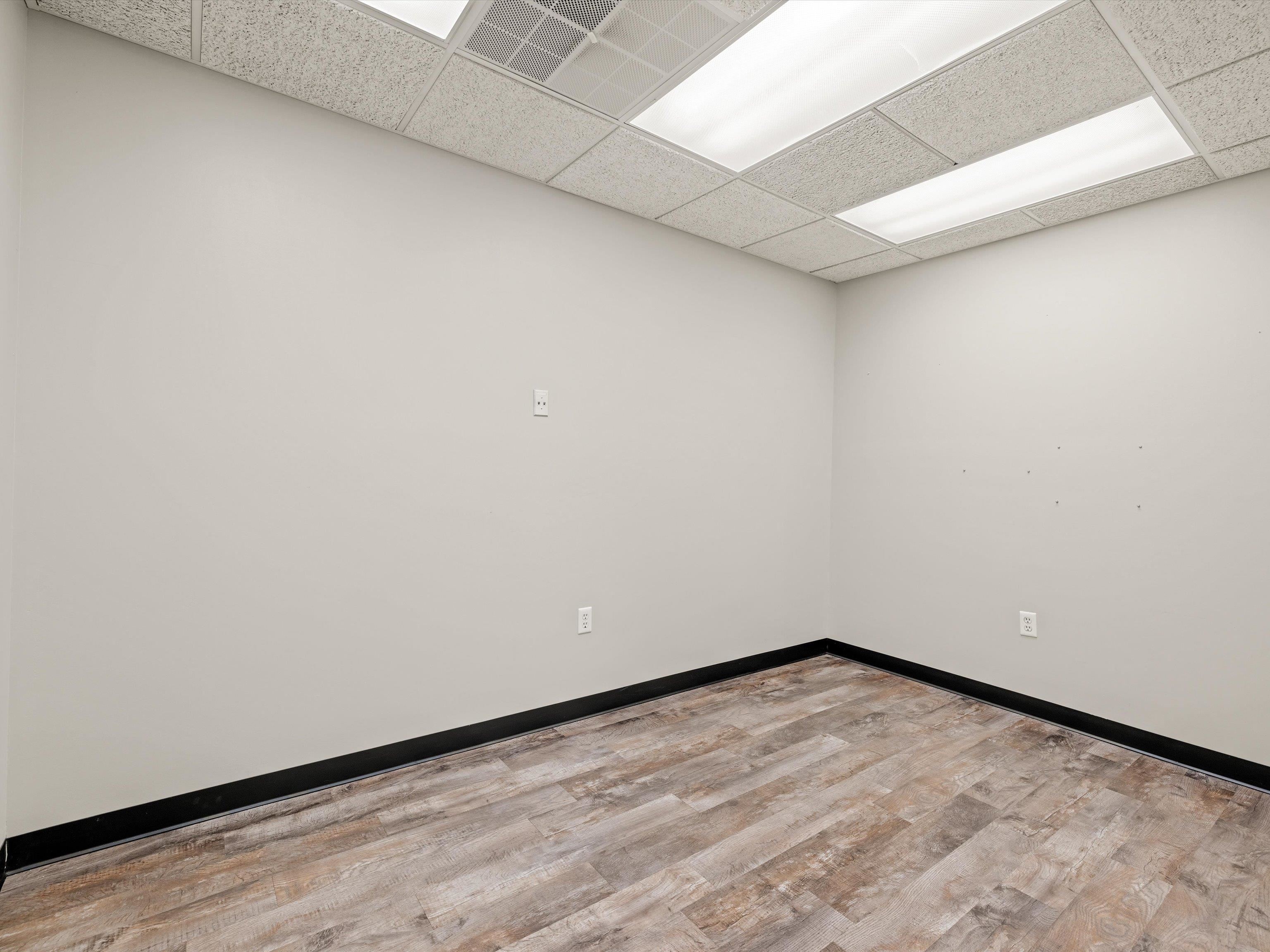 750 Salem Drive, Owensboro, Kentucky 42303, ,Office,For Sale,Salem Drive,91402