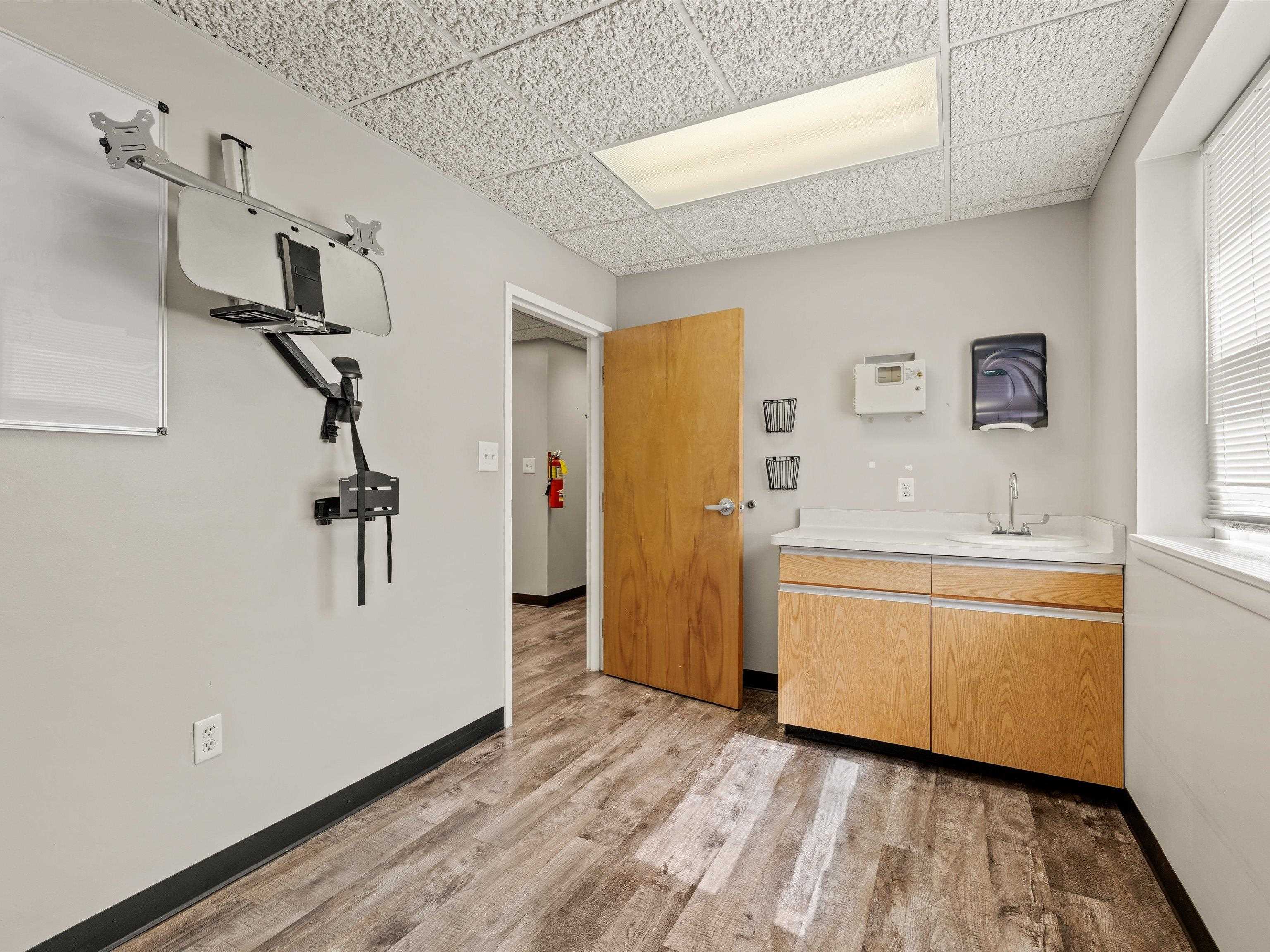 750 Salem Drive, Owensboro, Kentucky 42303, ,Office,For Sale,Salem Drive,91402