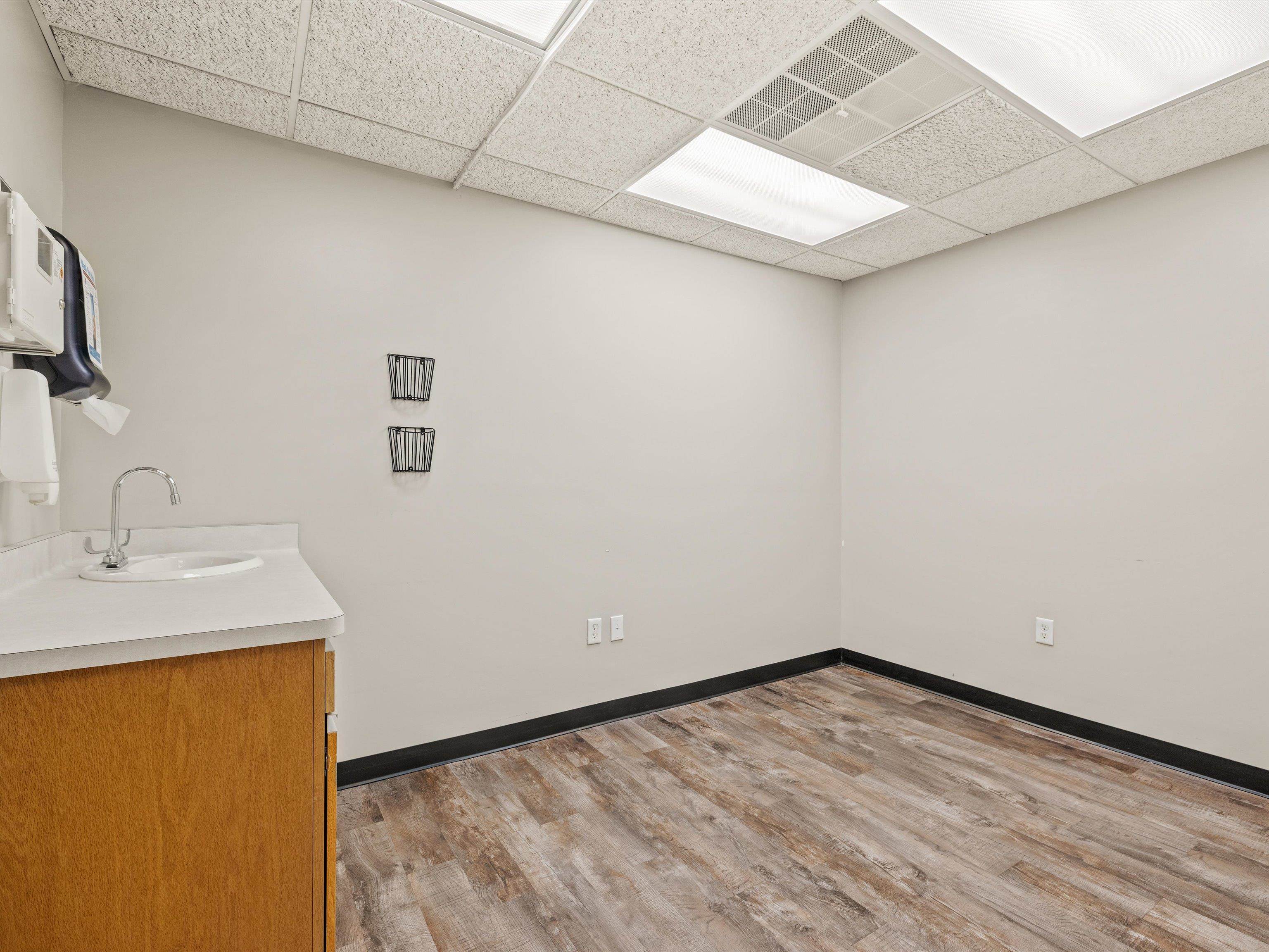 750 Salem Drive, Owensboro, Kentucky 42303, ,Office,For Sale,Salem Drive,91402