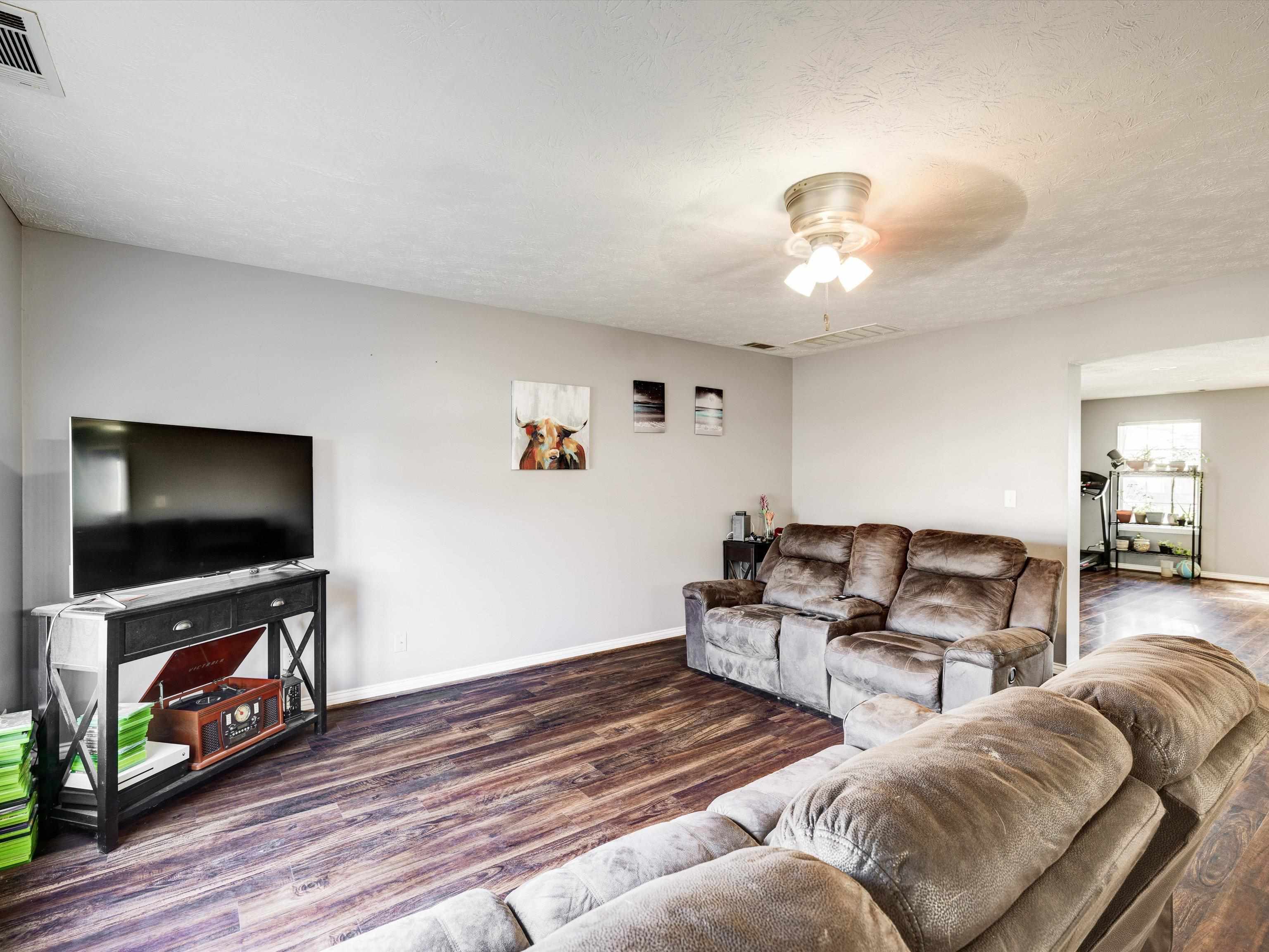 2225 Summer Walk, Owensboro, Kentucky 42303, 3 Bedrooms Bedrooms, ,2 BathroomsBathrooms,Single Family Residence,For Sale,Summer Walk,91984