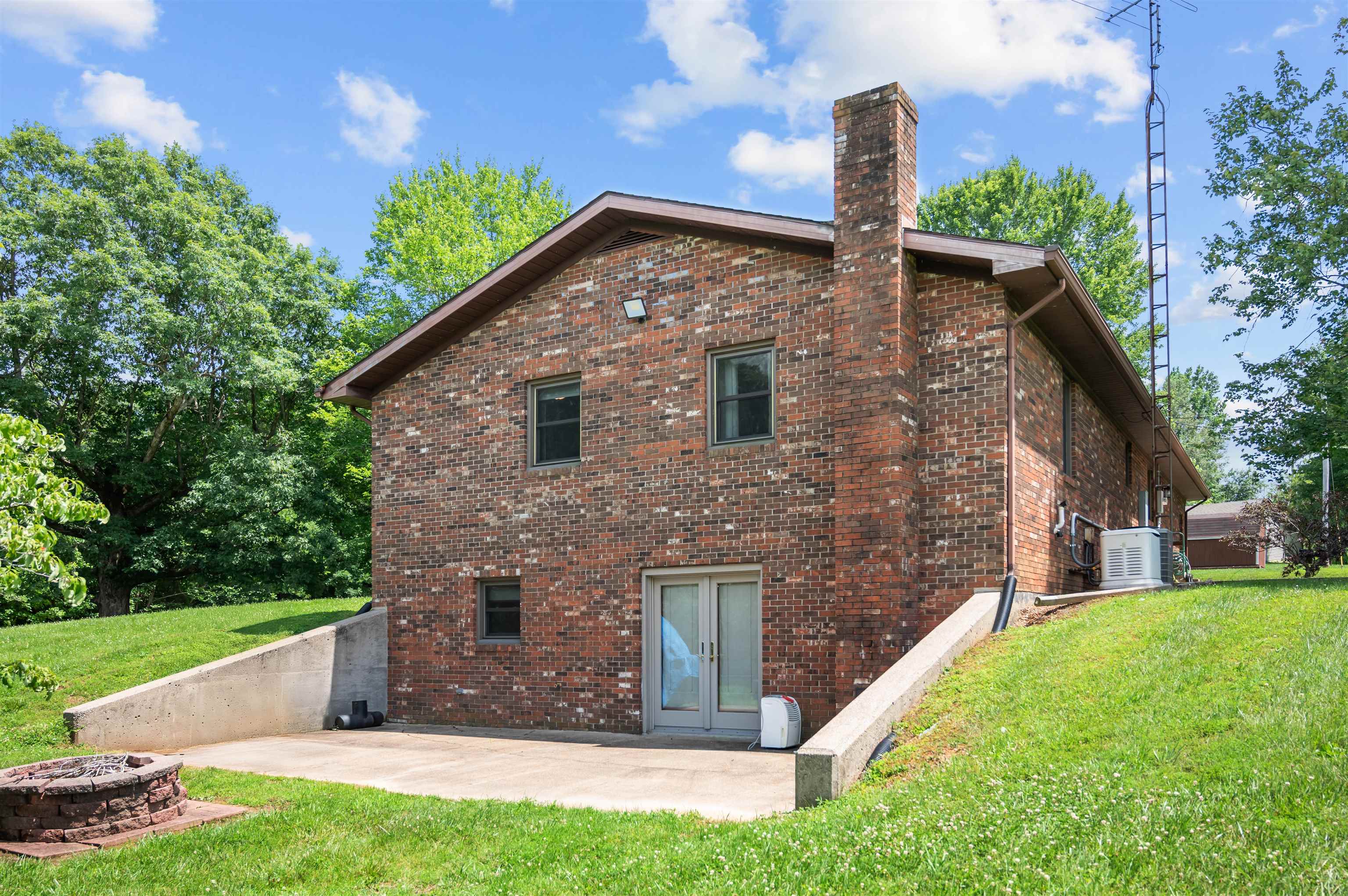 2616 KY 1389, Hawesville, Kentucky 42348, 3 Bedrooms Bedrooms, ,4 BathroomsBathrooms,Single Family Residence,For Sale,KY 1389,92401