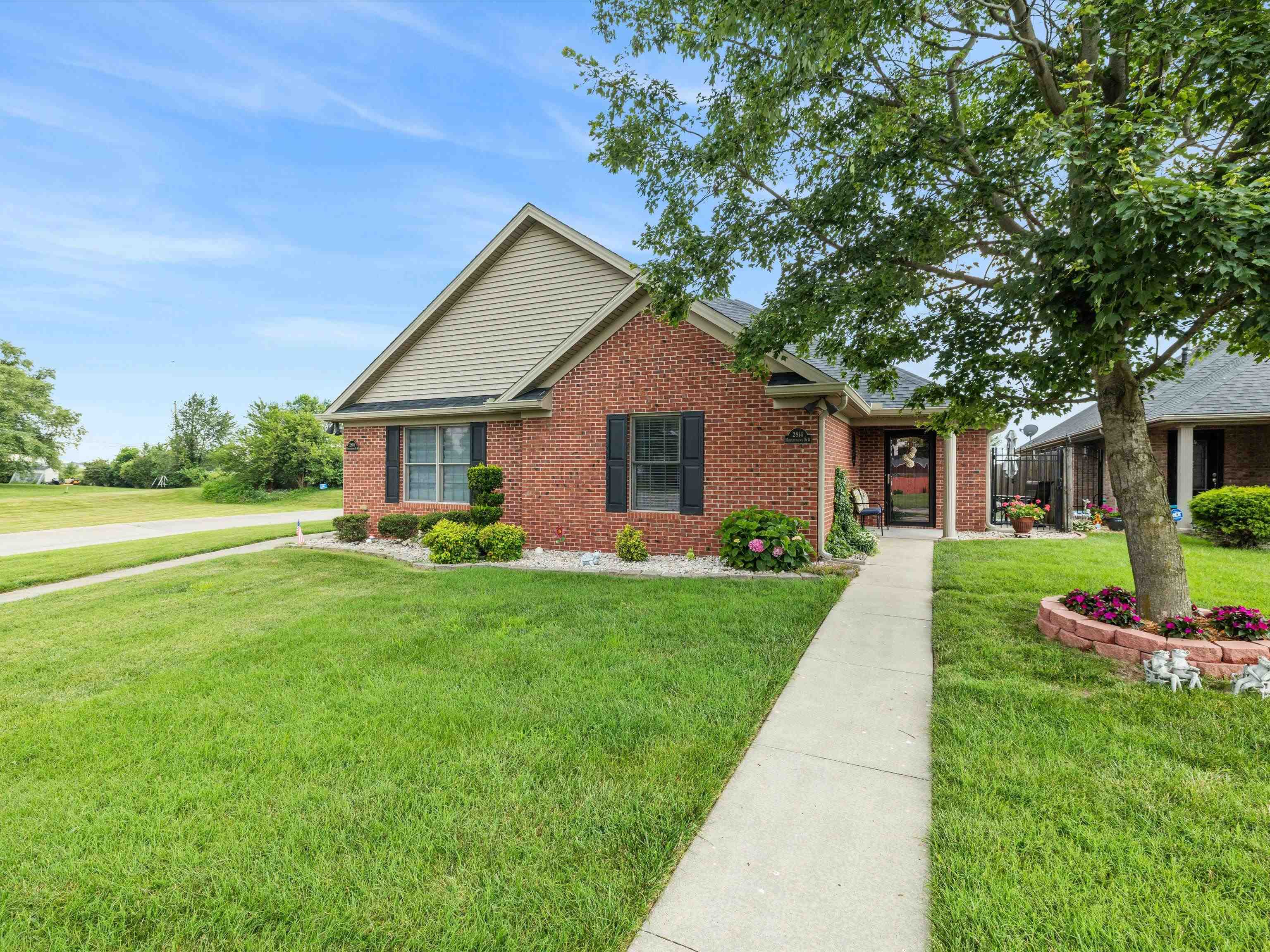 2814 Middleground Drive, Owensboro, Kentucky 42301, 3 Bedrooms Bedrooms, ,2 BathroomsBathrooms,Townhouse,For Sale,Middleground Drive,92461