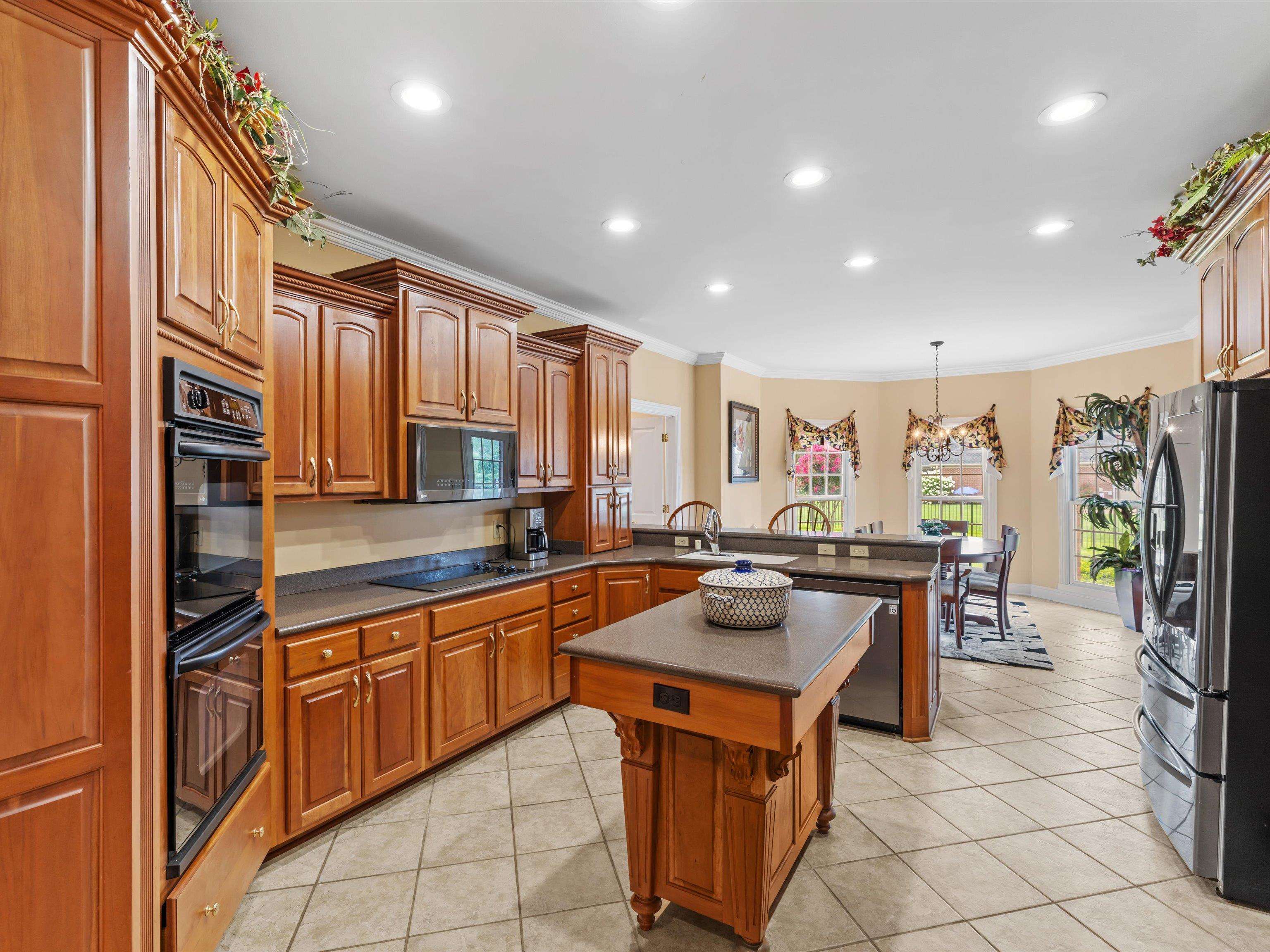 4508 Lake Forest Drive, Owensboro, Kentucky 42303, 4 Bedrooms Bedrooms, ,3 BathroomsBathrooms,Single Family Residence,For Sale,Lake Forest Drive,92669