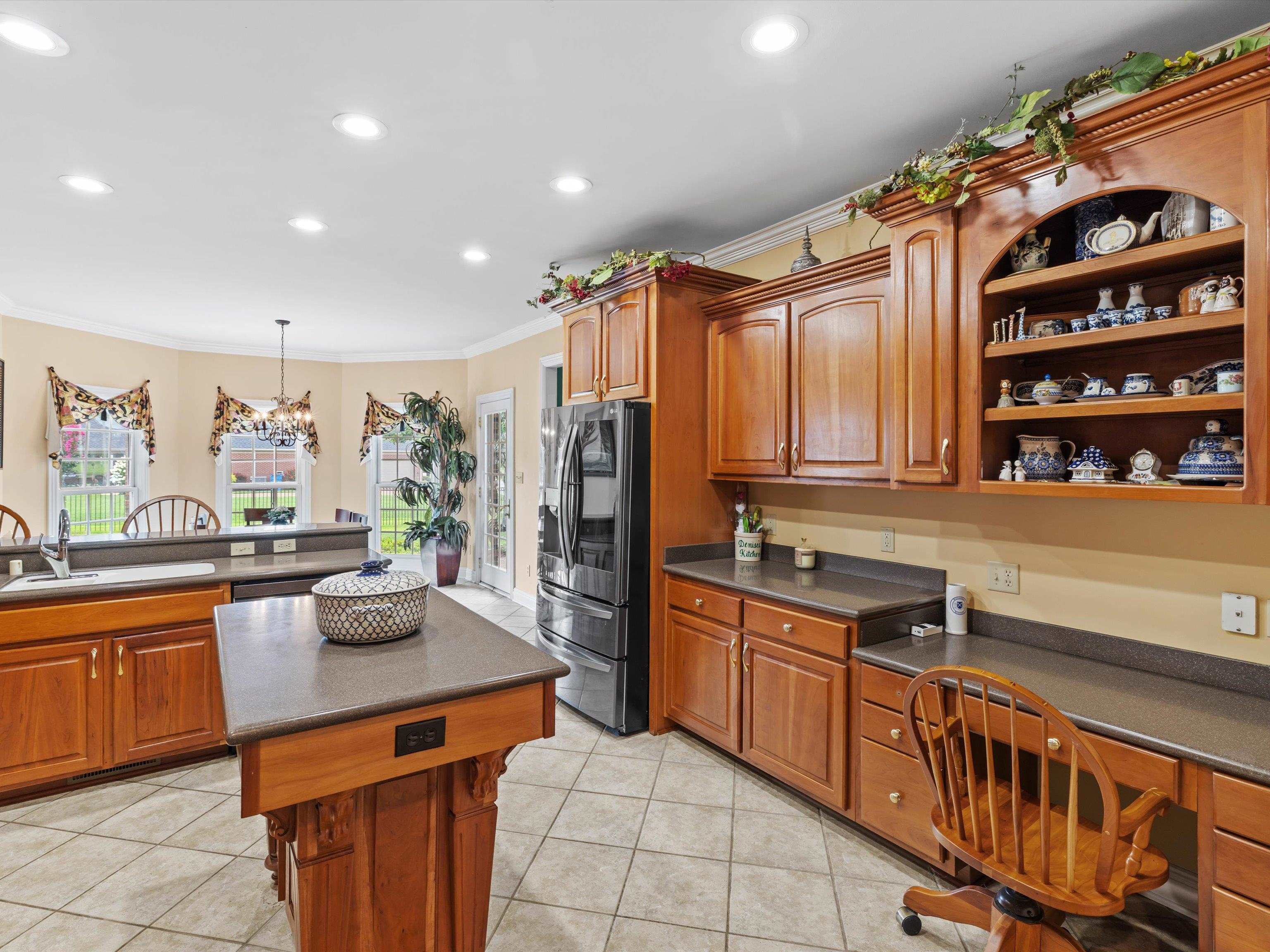 4508 Lake Forest Drive, Owensboro, Kentucky 42303, 4 Bedrooms Bedrooms, ,3 BathroomsBathrooms,Single Family Residence,For Sale,Lake Forest Drive,92669