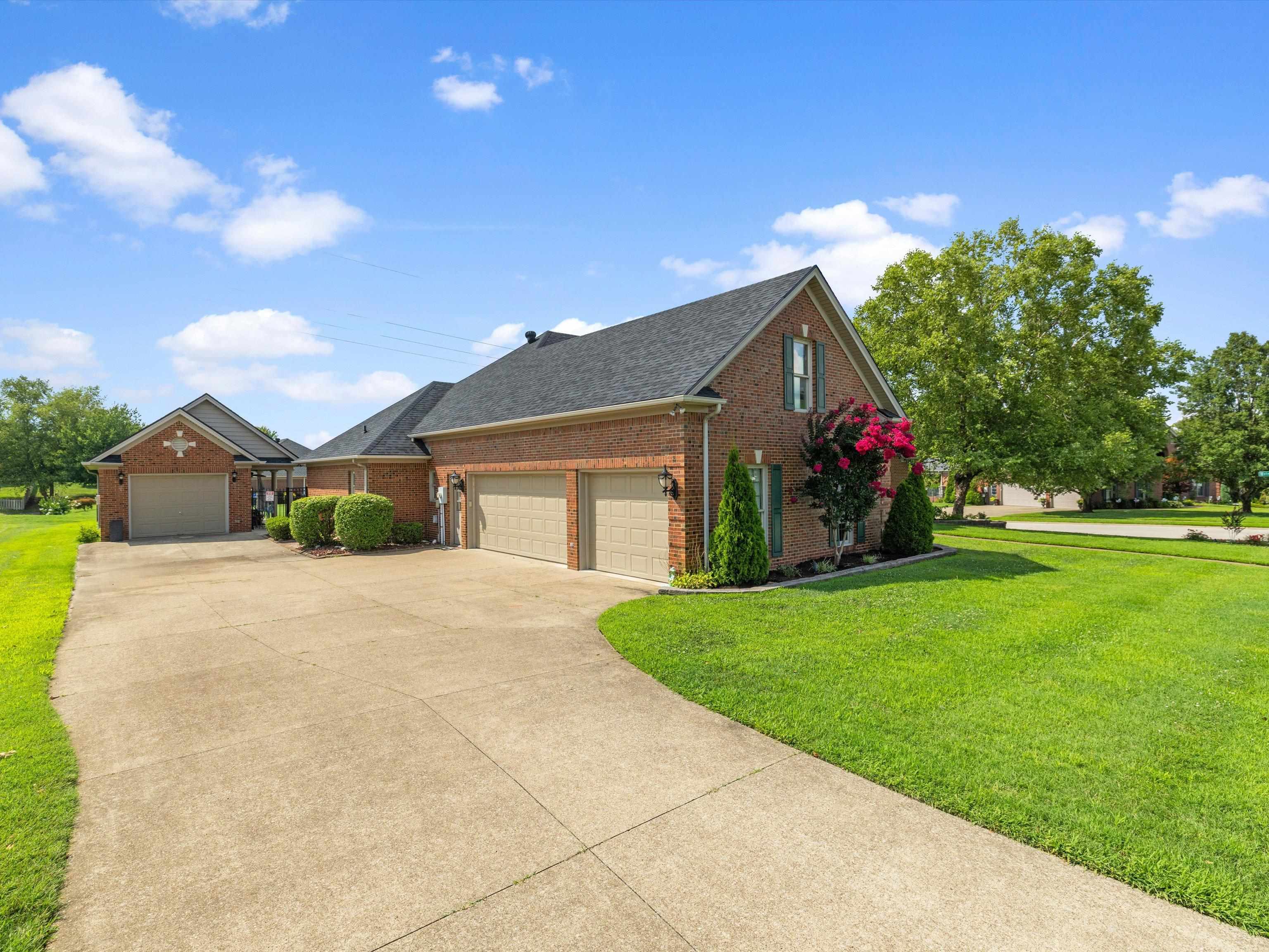 4508 Lake Forest Drive, Owensboro, Kentucky 42303, 4 Bedrooms Bedrooms, ,3 BathroomsBathrooms,Single Family Residence,For Sale,Lake Forest Drive,92669