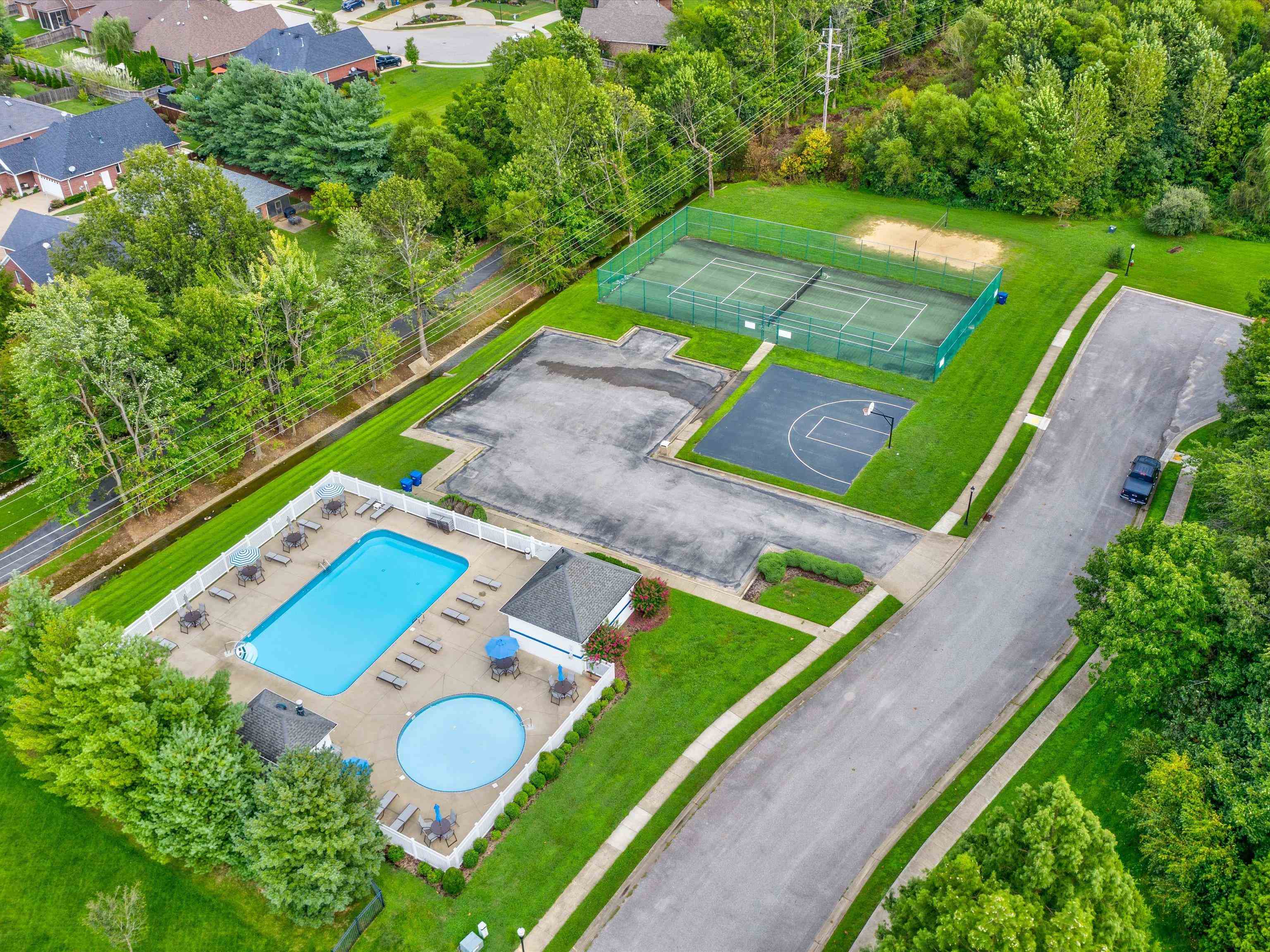 4508 Lake Forest Drive, Owensboro, Kentucky 42303, 4 Bedrooms Bedrooms, ,3 BathroomsBathrooms,Single Family Residence,For Sale,Lake Forest Drive,92669