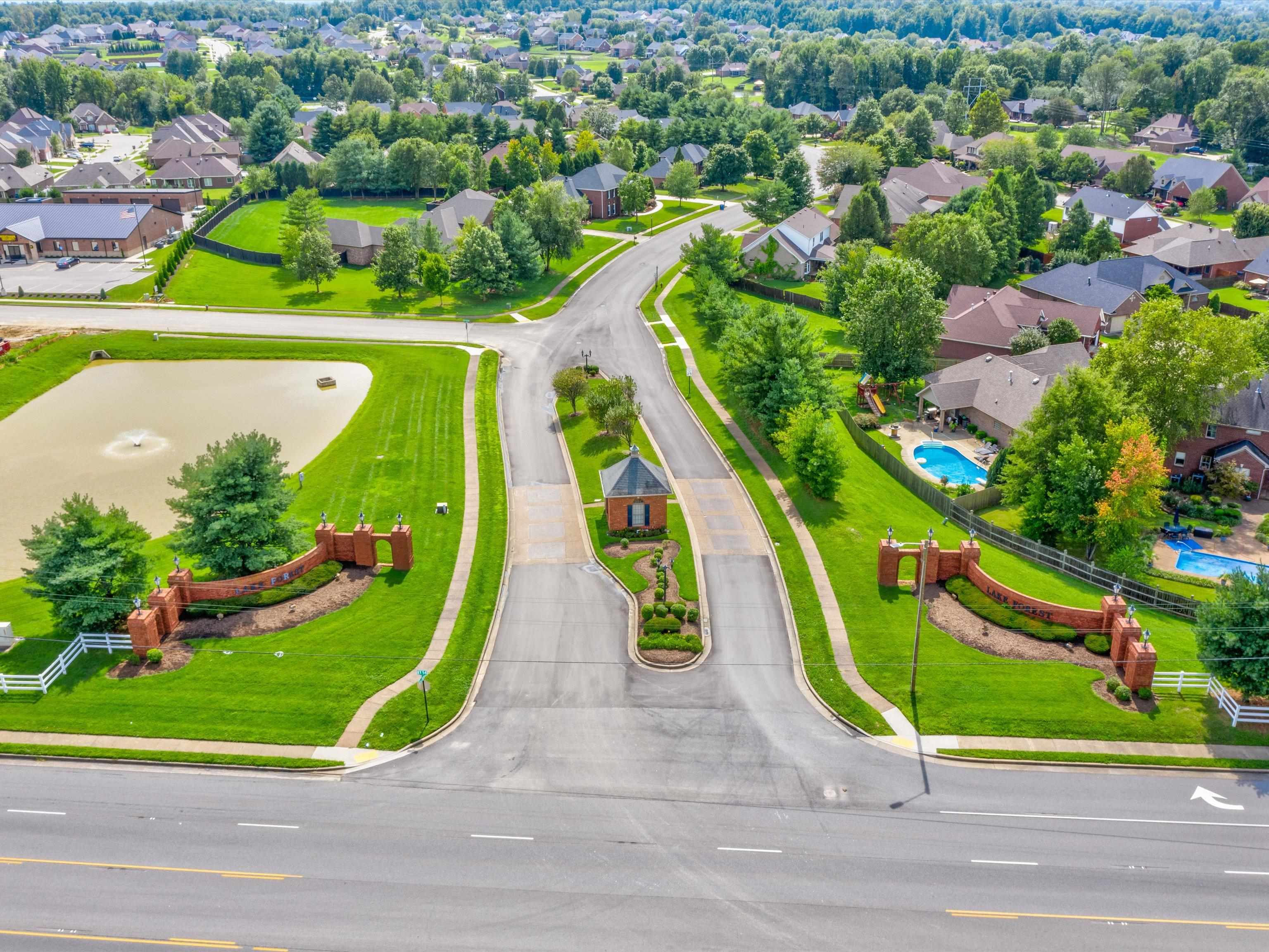 4508 Lake Forest Drive, Owensboro, Kentucky 42303, 4 Bedrooms Bedrooms, ,3 BathroomsBathrooms,Single Family Residence,For Sale,Lake Forest Drive,92669