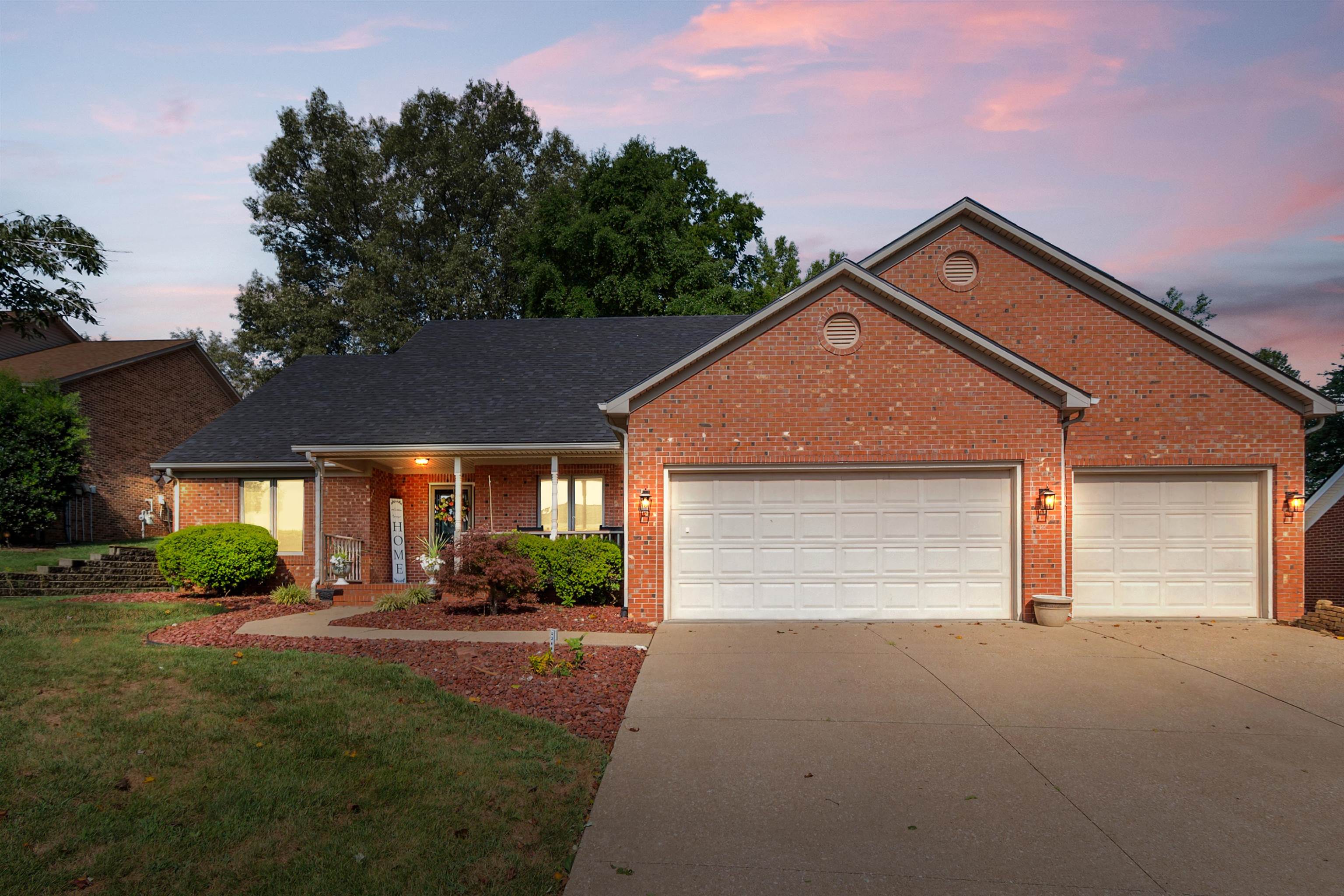 4446 Stonegate Drive, Owensboro, Kentucky 42303, 4 Bedrooms Bedrooms, ,2 BathroomsBathrooms,Single Family Residence,For Sale,Stonegate Drive,92764