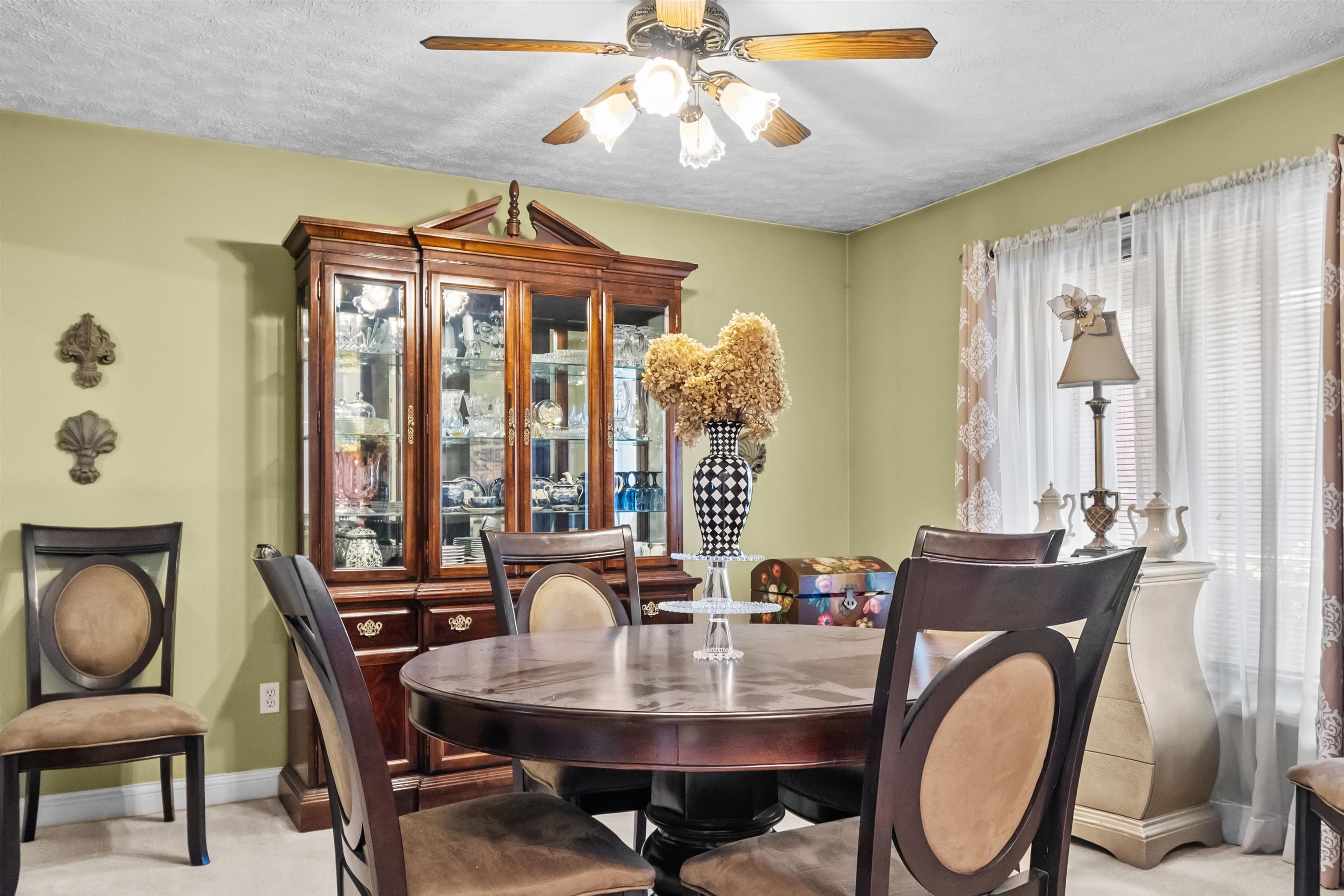 4446 Stonegate Drive, Owensboro, Kentucky 42303, 4 Bedrooms Bedrooms, ,2 BathroomsBathrooms,Single Family Residence,For Sale,Stonegate Drive,92764