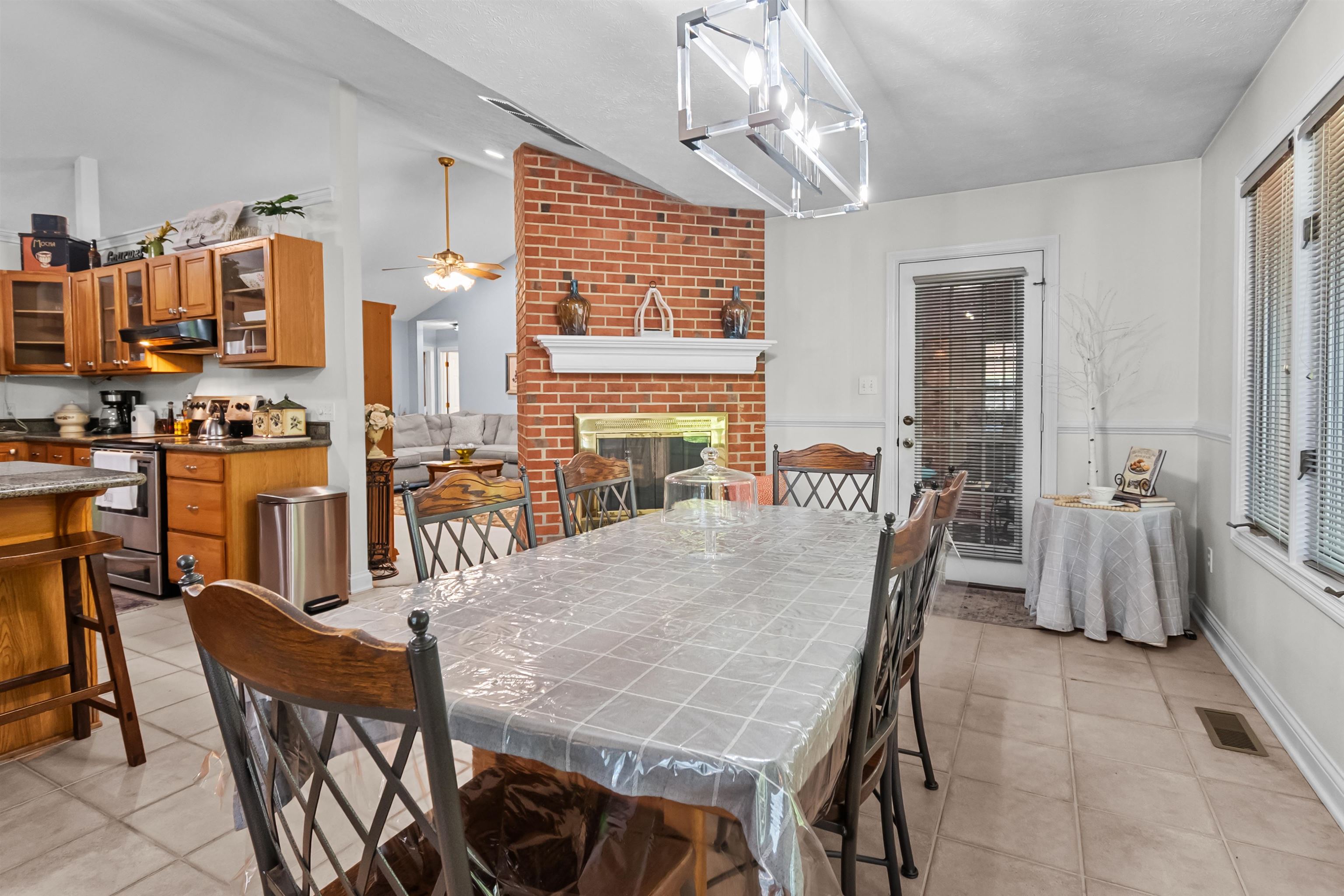 4446 Stonegate Drive, Owensboro, Kentucky 42303, 4 Bedrooms Bedrooms, ,2 BathroomsBathrooms,Single Family Residence,For Sale,Stonegate Drive,92764